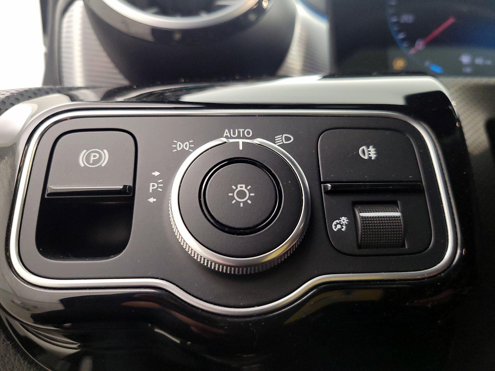 Thumbnail: 2022 Mercedes-Benz A-Class - 13