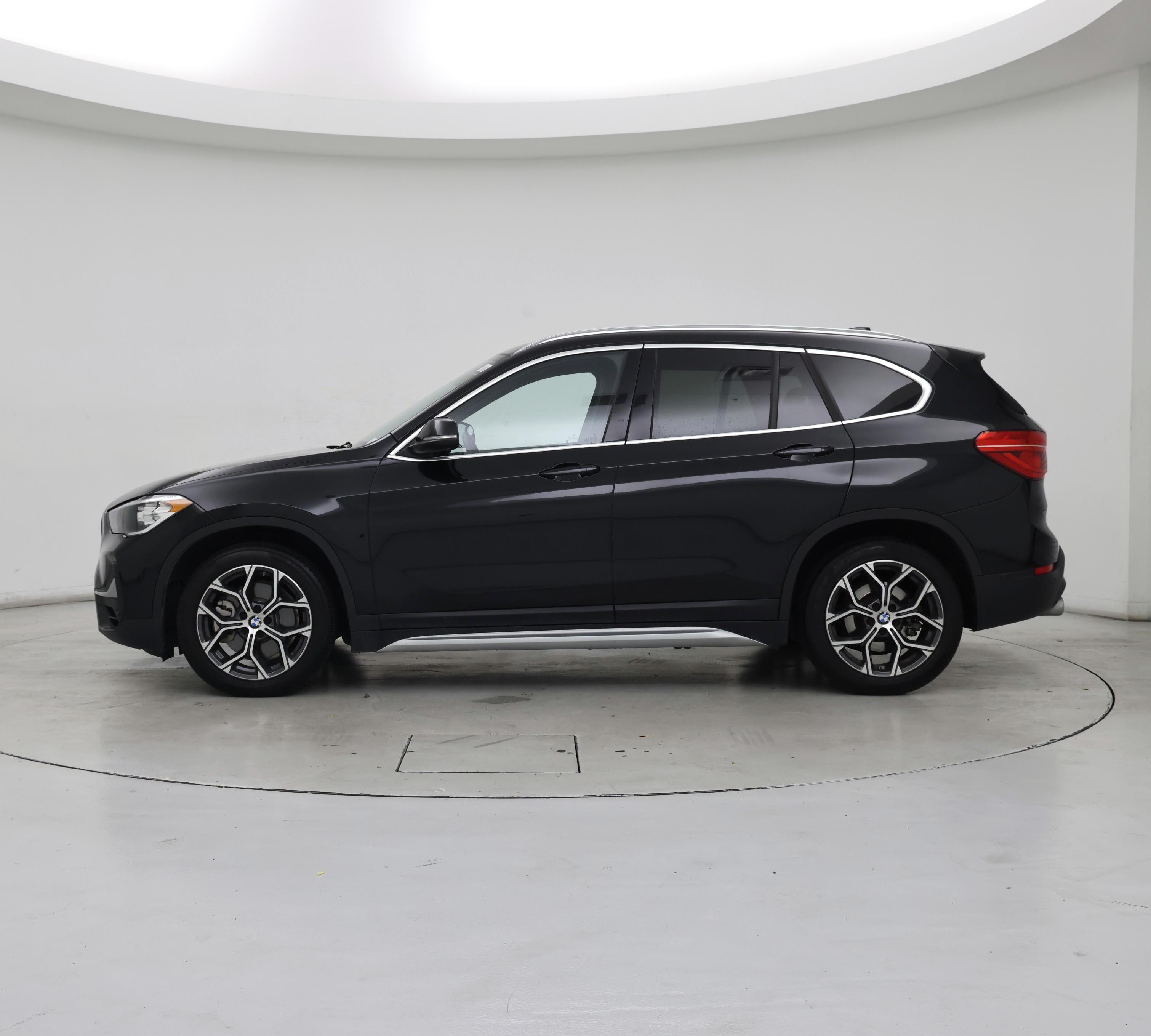 Thumbnail: 2021 BMW X1 - 3
