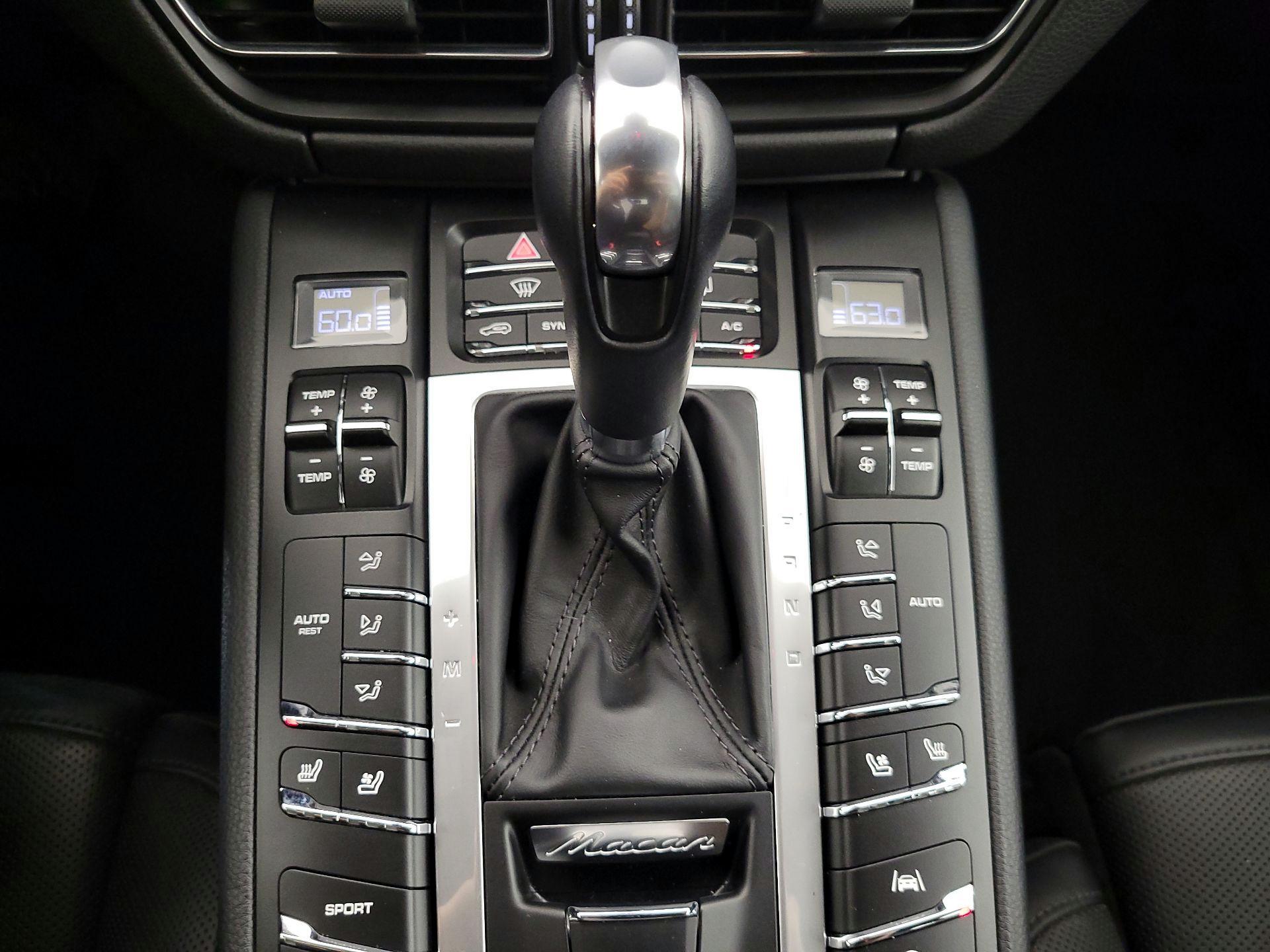 Thumbnail: 2020 Porsche Macan - 17