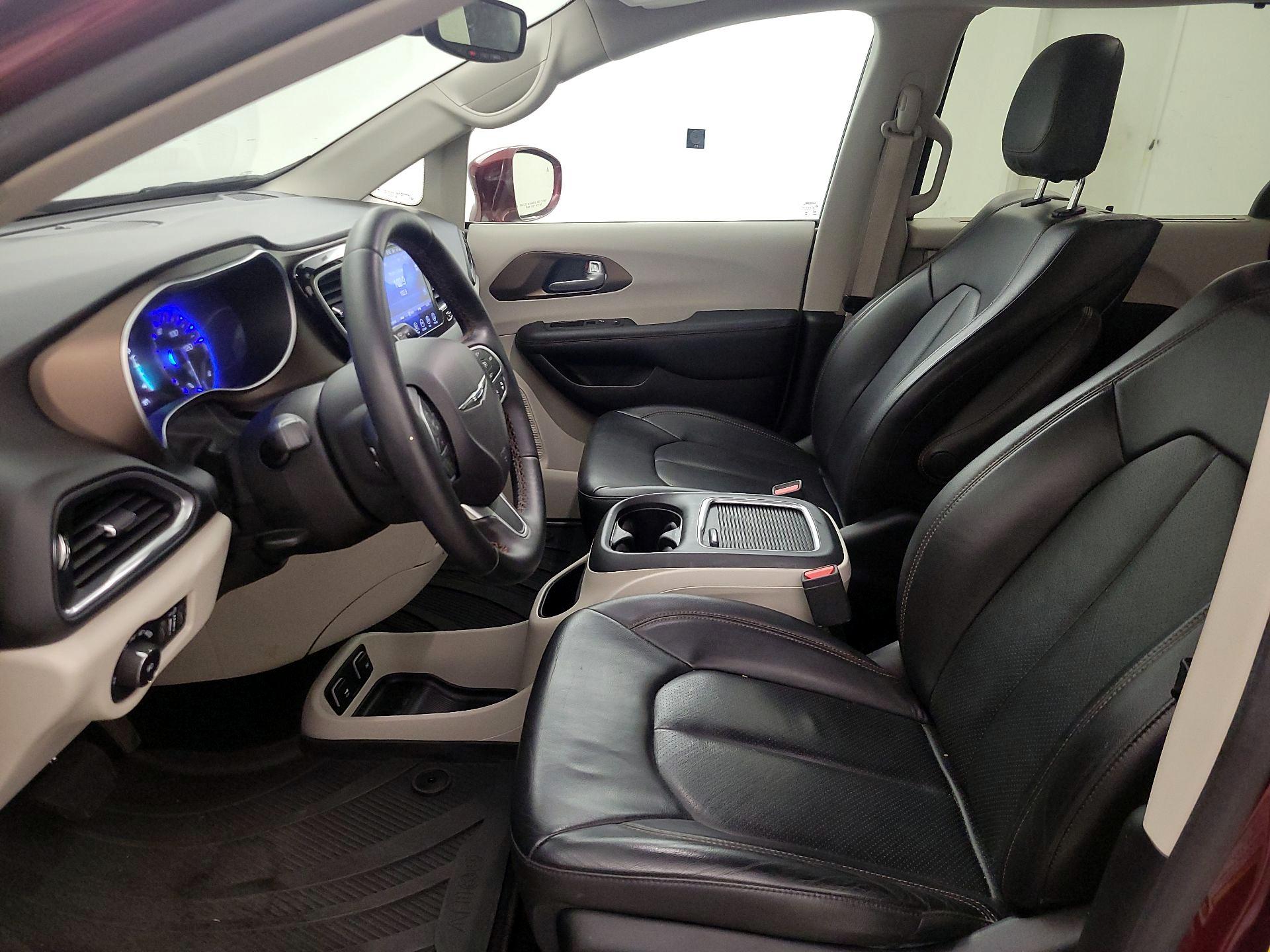 Thumbnail: 2017 Chrysler Pacifica - 11