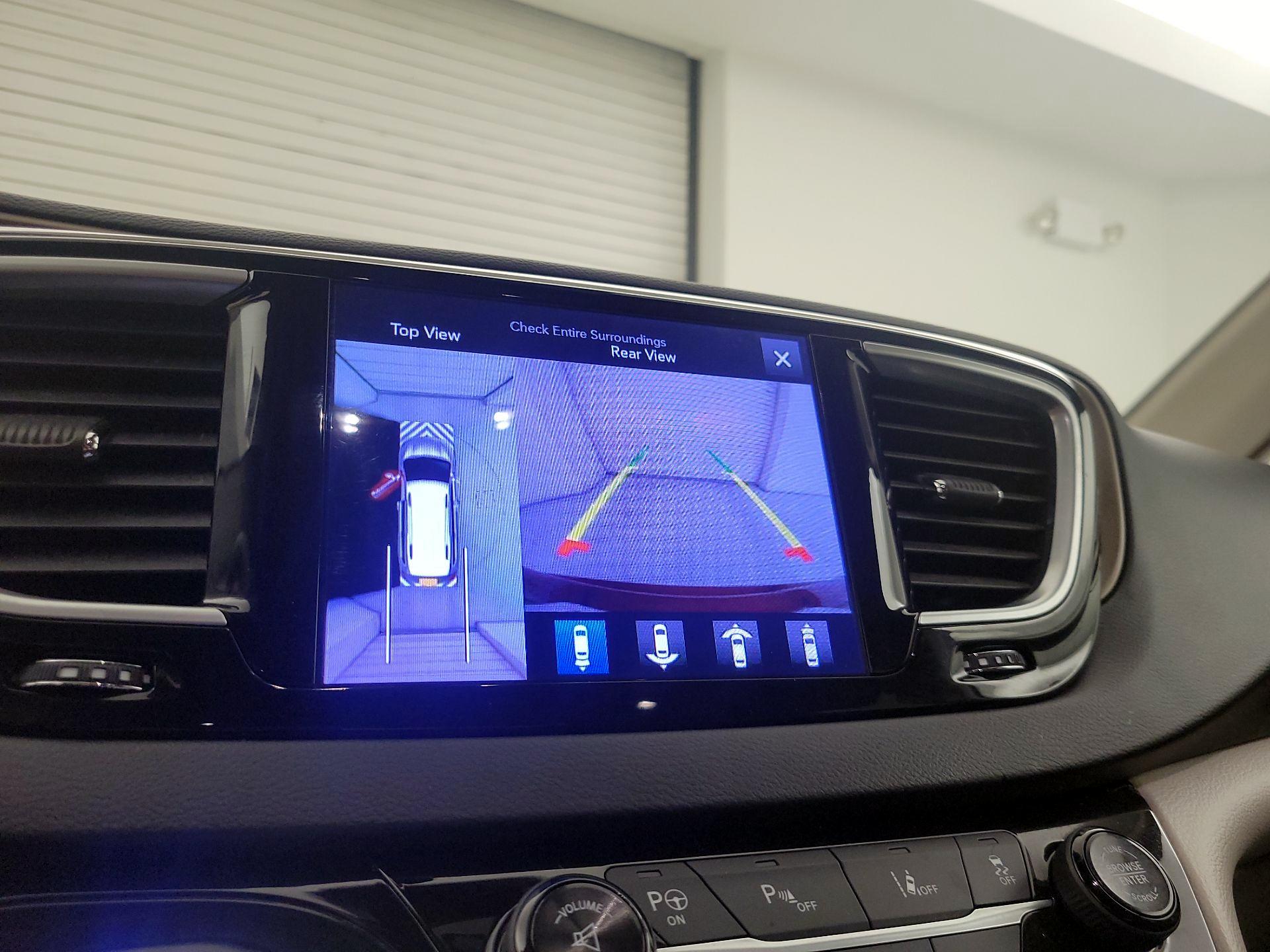 Thumbnail: 2017 Chrysler Pacifica - 15