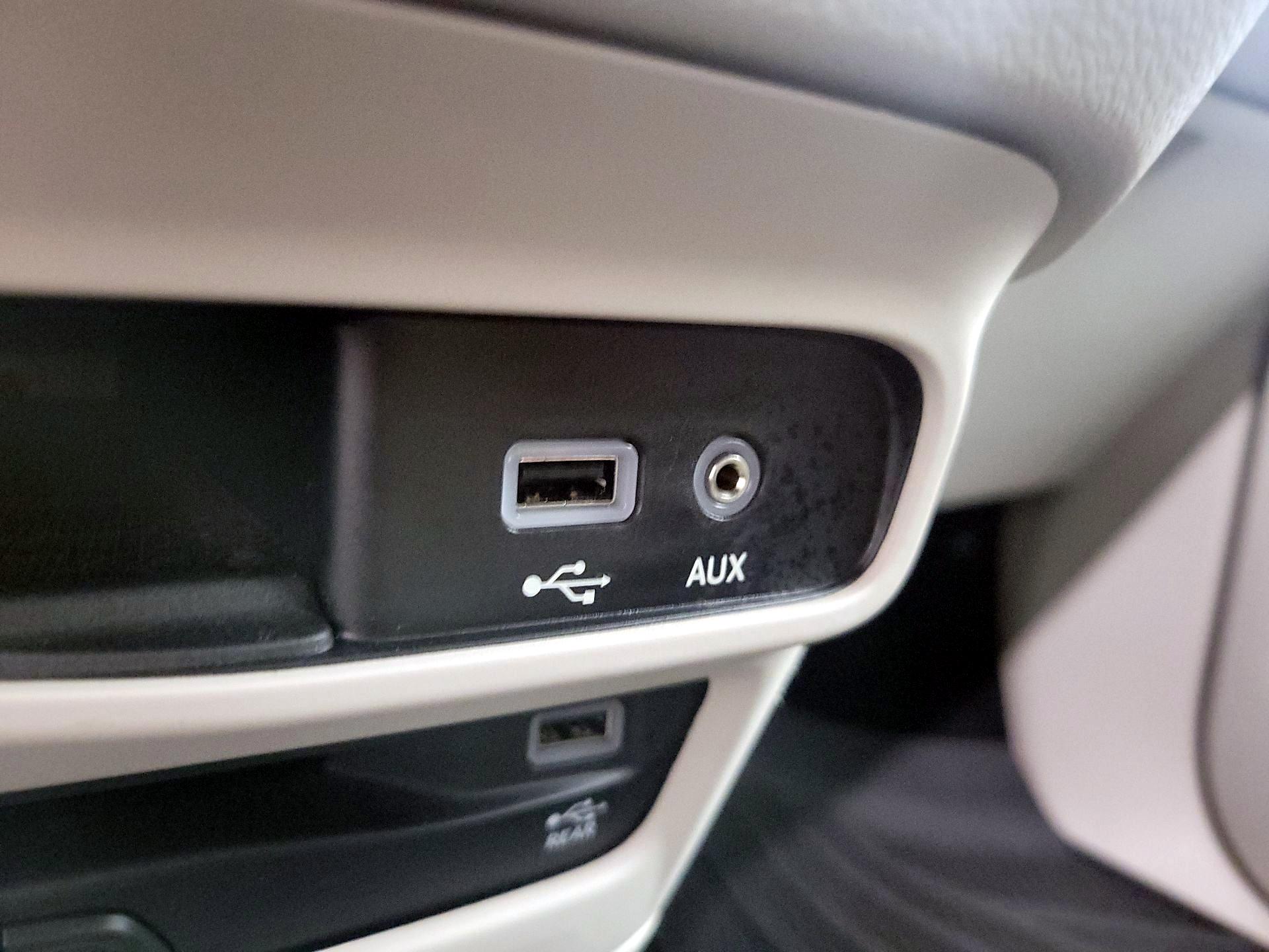 Thumbnail: 2017 Chrysler Pacifica - 19
