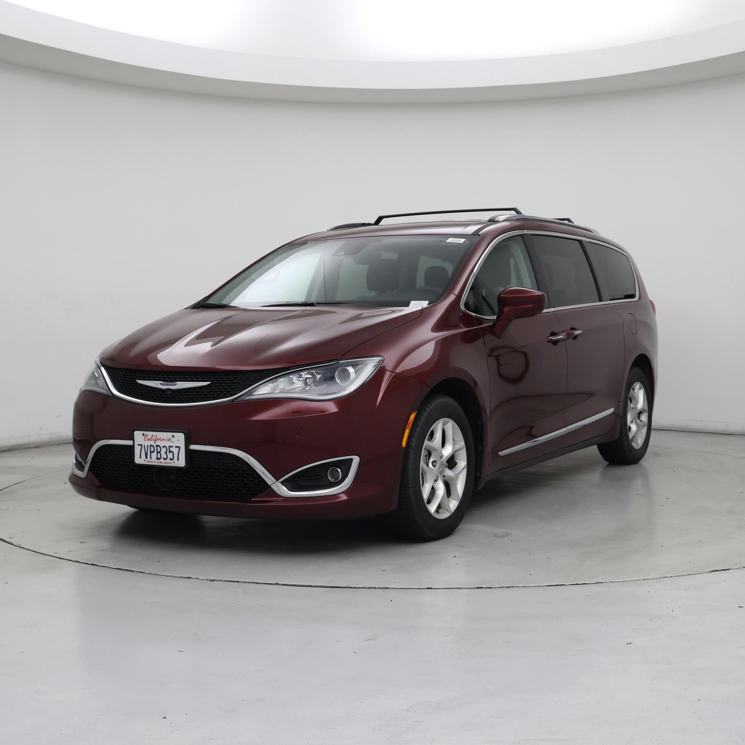Thumbnail: 2017 Chrysler Pacifica - 4