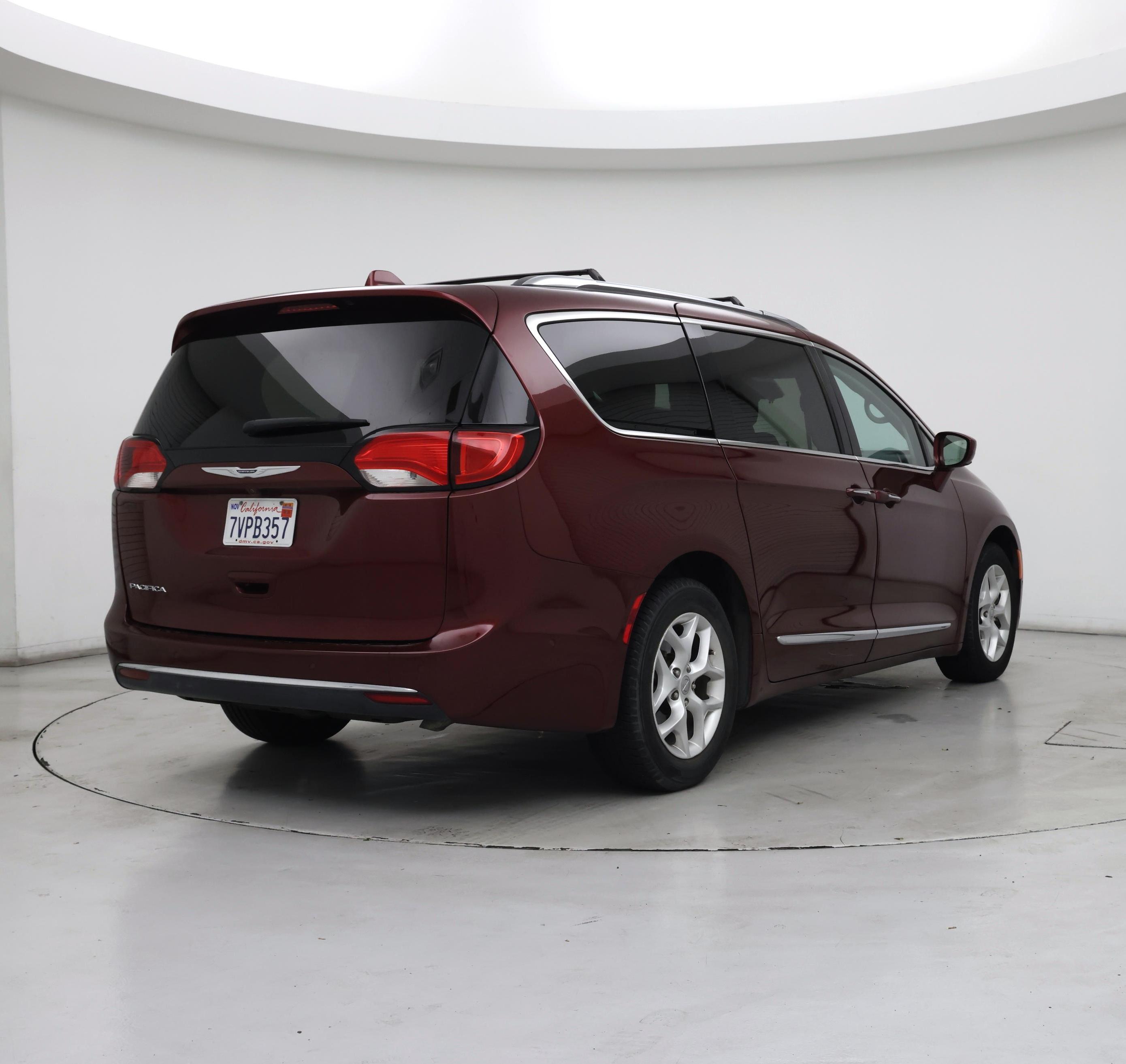 Thumbnail: 2017 Chrysler Pacifica - 8