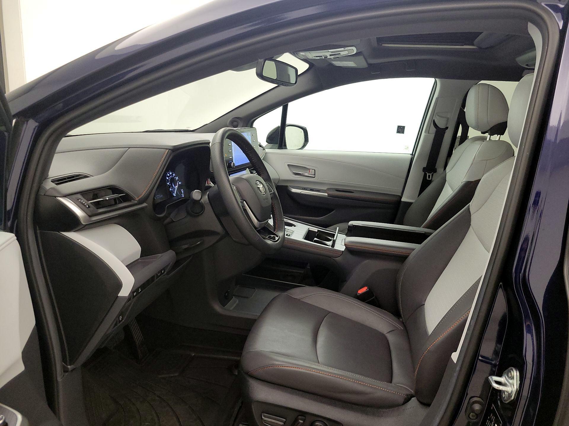 Thumbnail: 2023 Toyota Sienna - 11