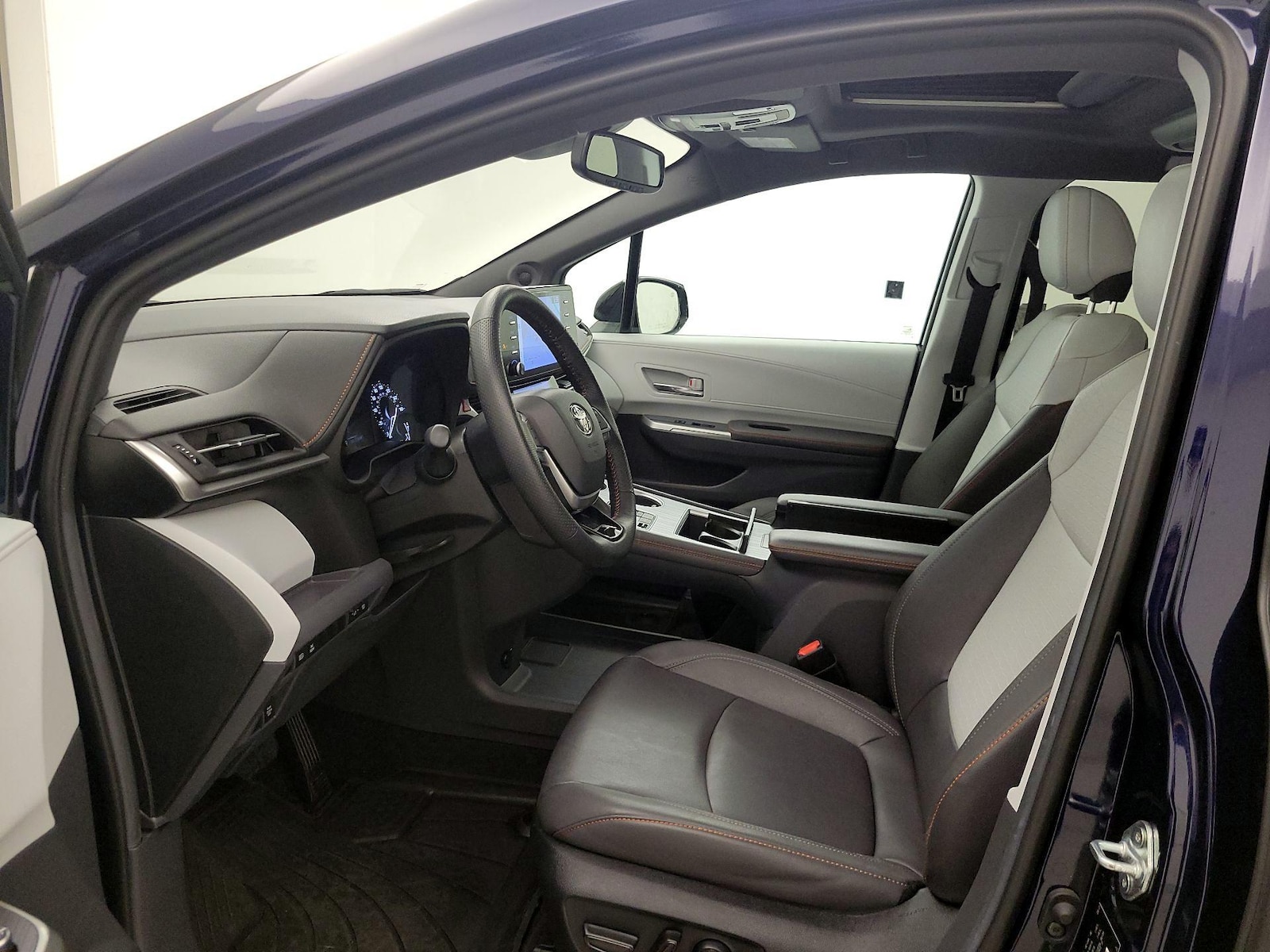 2023 Toyota Sienna XSE - Photo 12