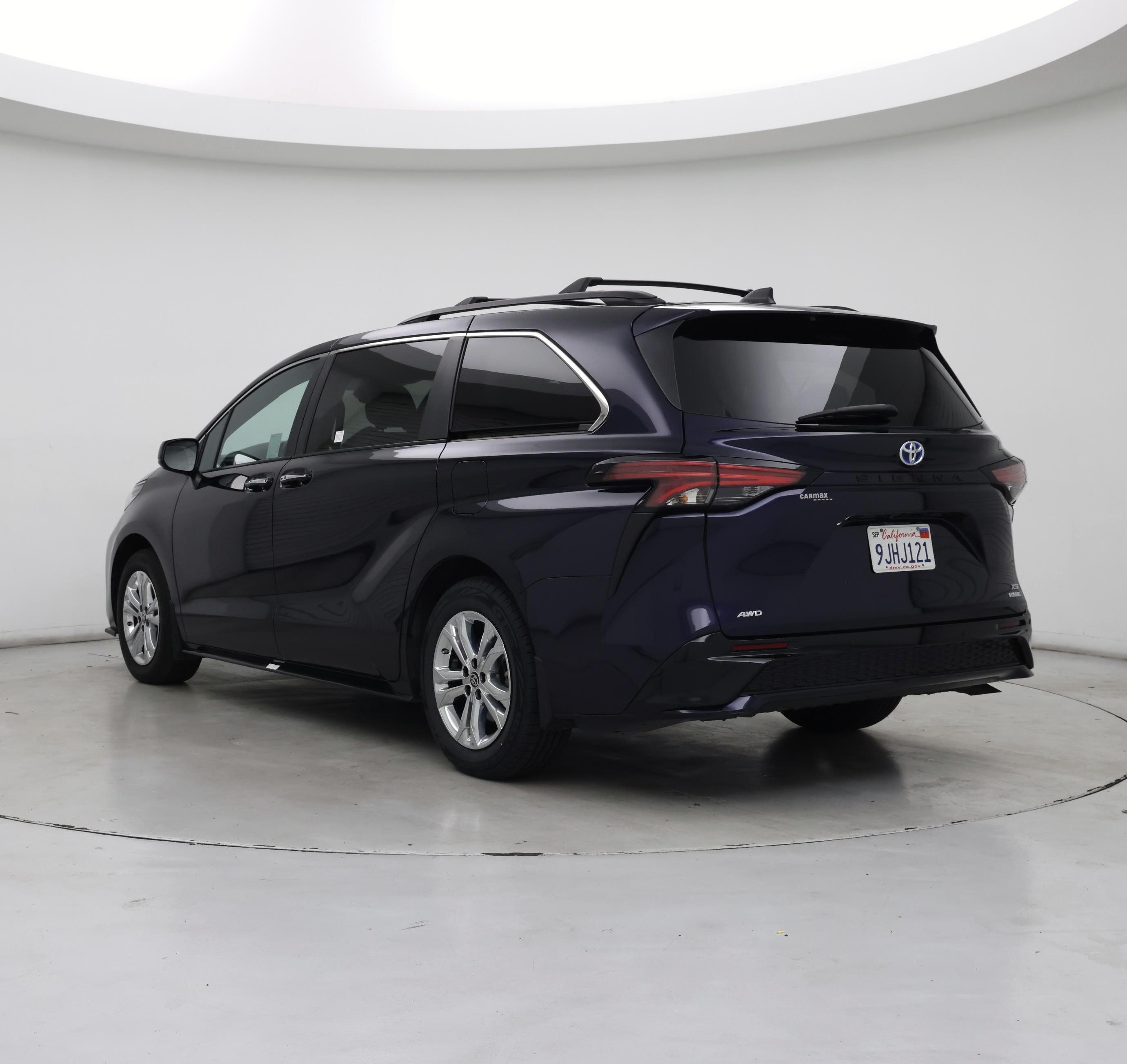 Thumbnail: 2023 Toyota Sienna - 2