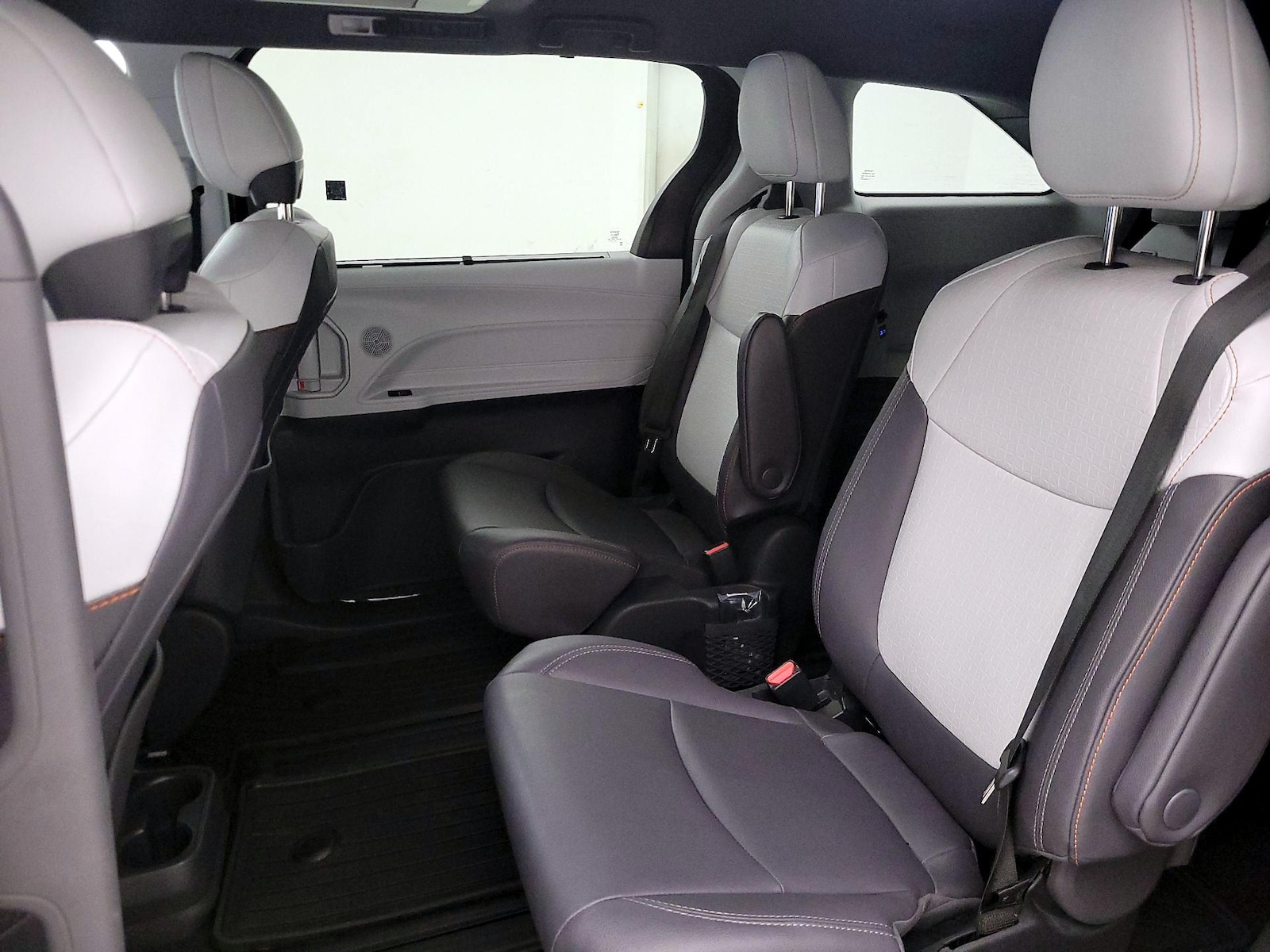 2023 Toyota Sienna XSE - Photo 22