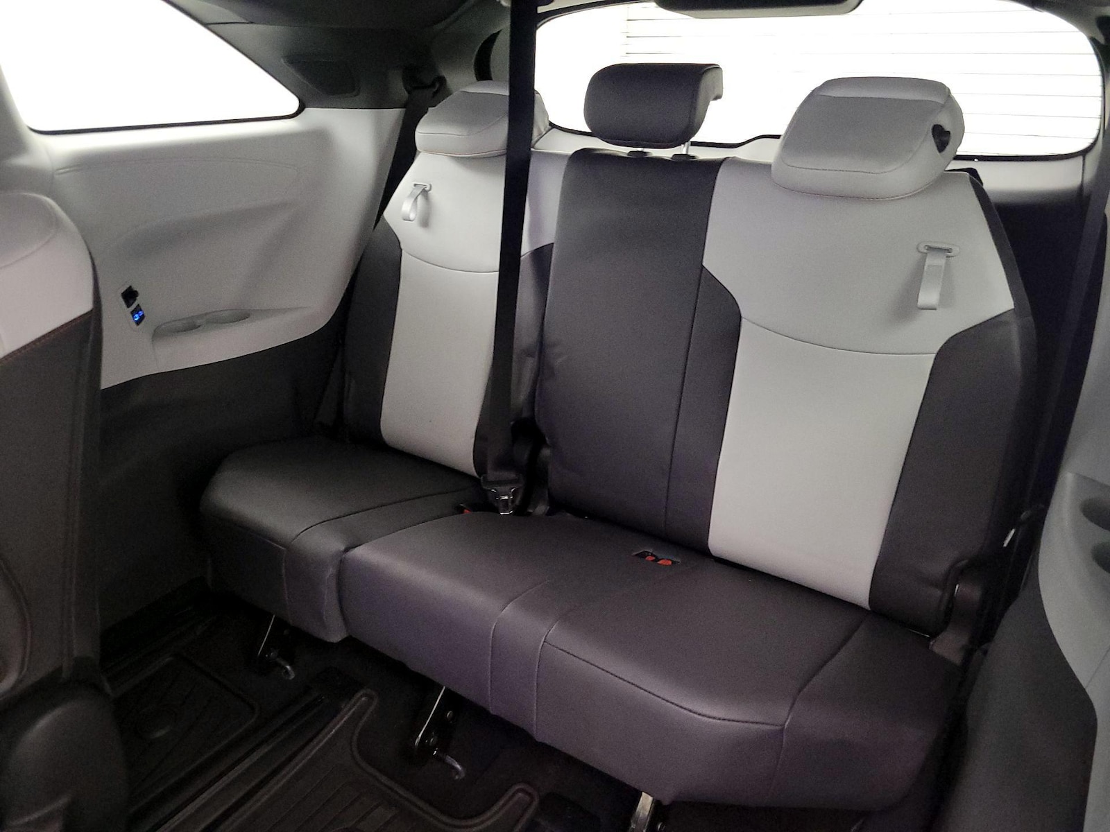 2023 Toyota Sienna XSE - Photo 23