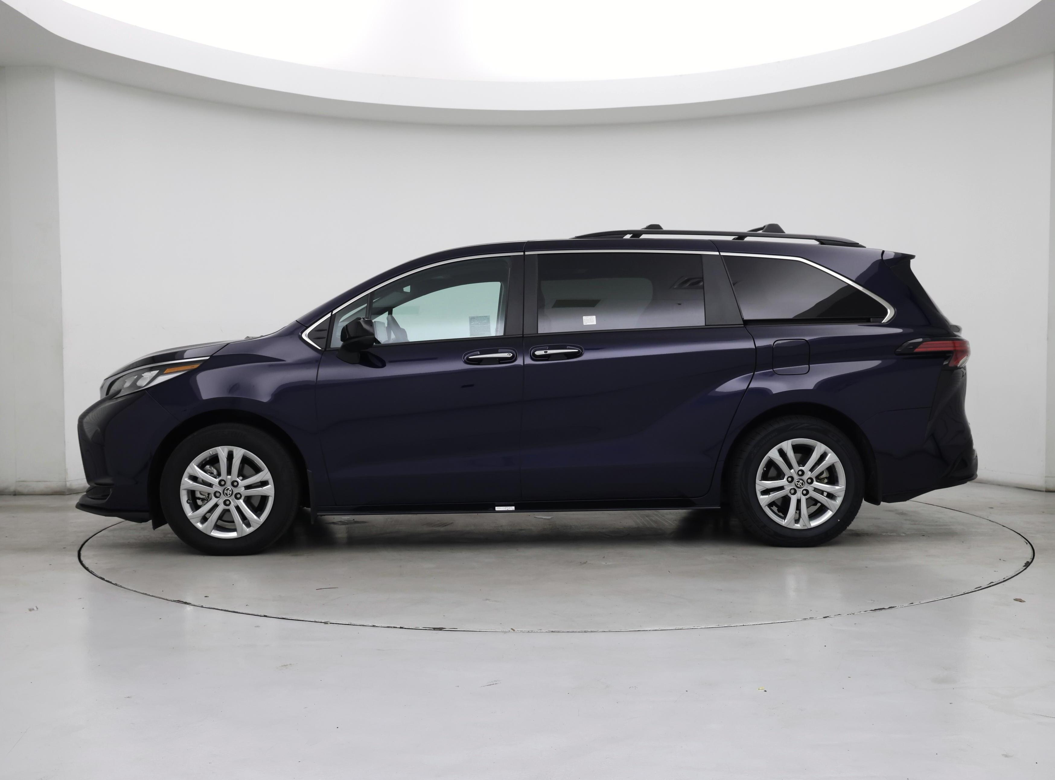 Thumbnail: 2023 Toyota Sienna - 3