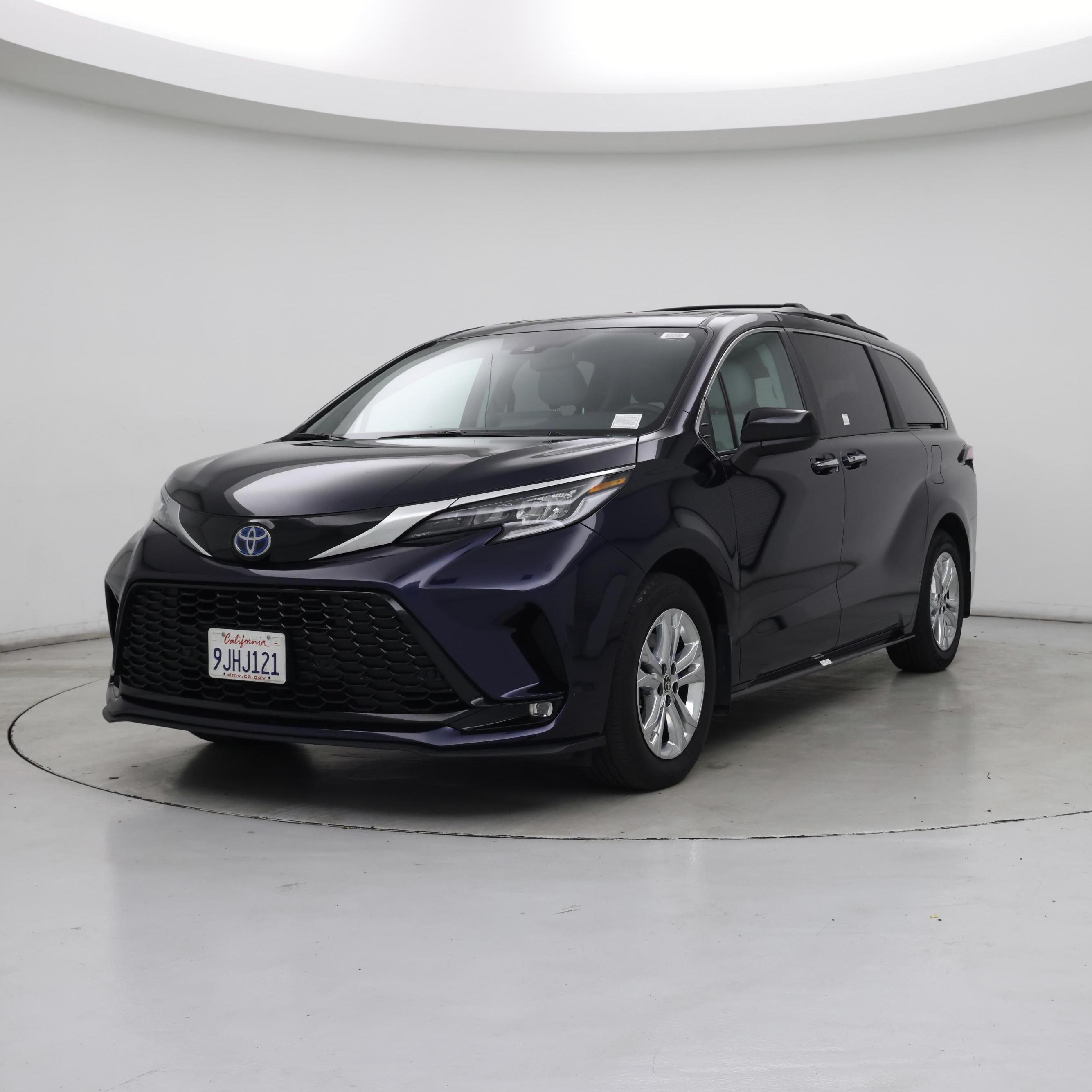 Thumbnail: 2023 Toyota Sienna - 4