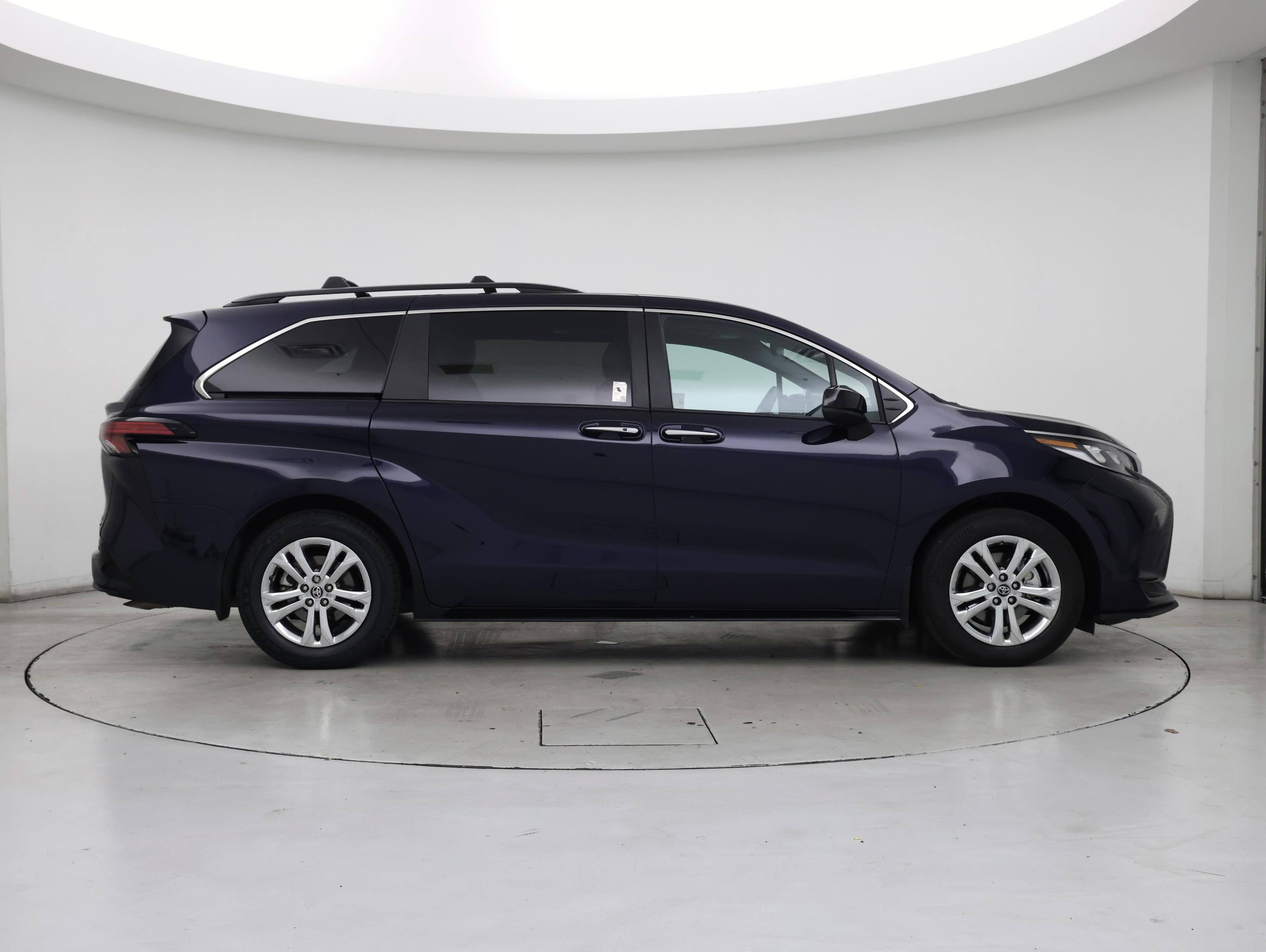 Thumbnail: 2023 Toyota Sienna - 7