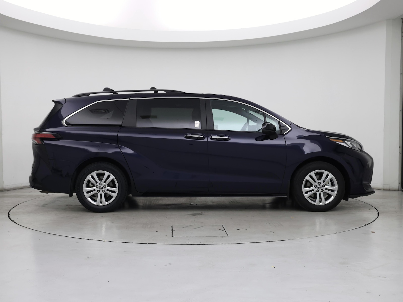 2023 Toyota Sienna XSE - Photo 8