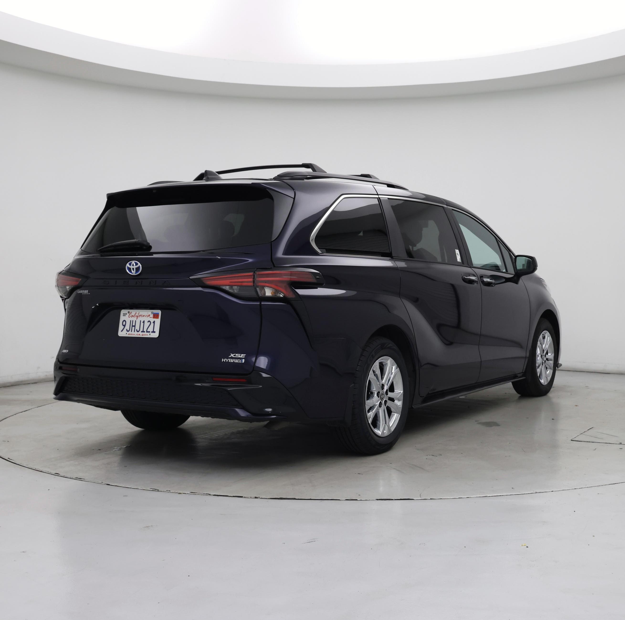 Thumbnail: 2023 Toyota Sienna - 8