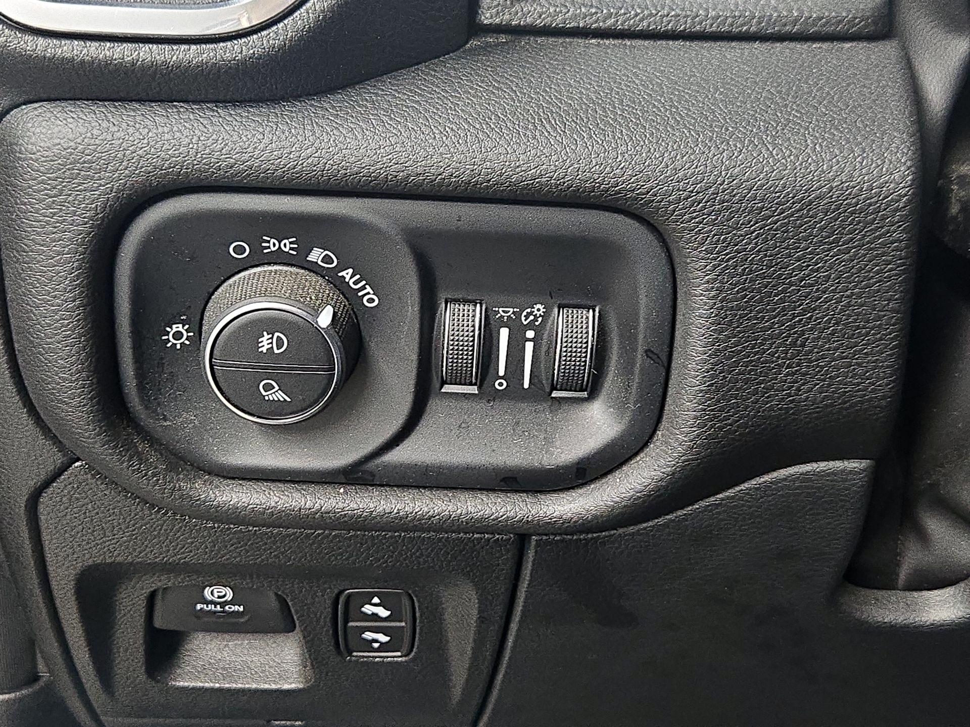 Thumbnail: 2025 RAM 1500 - 13