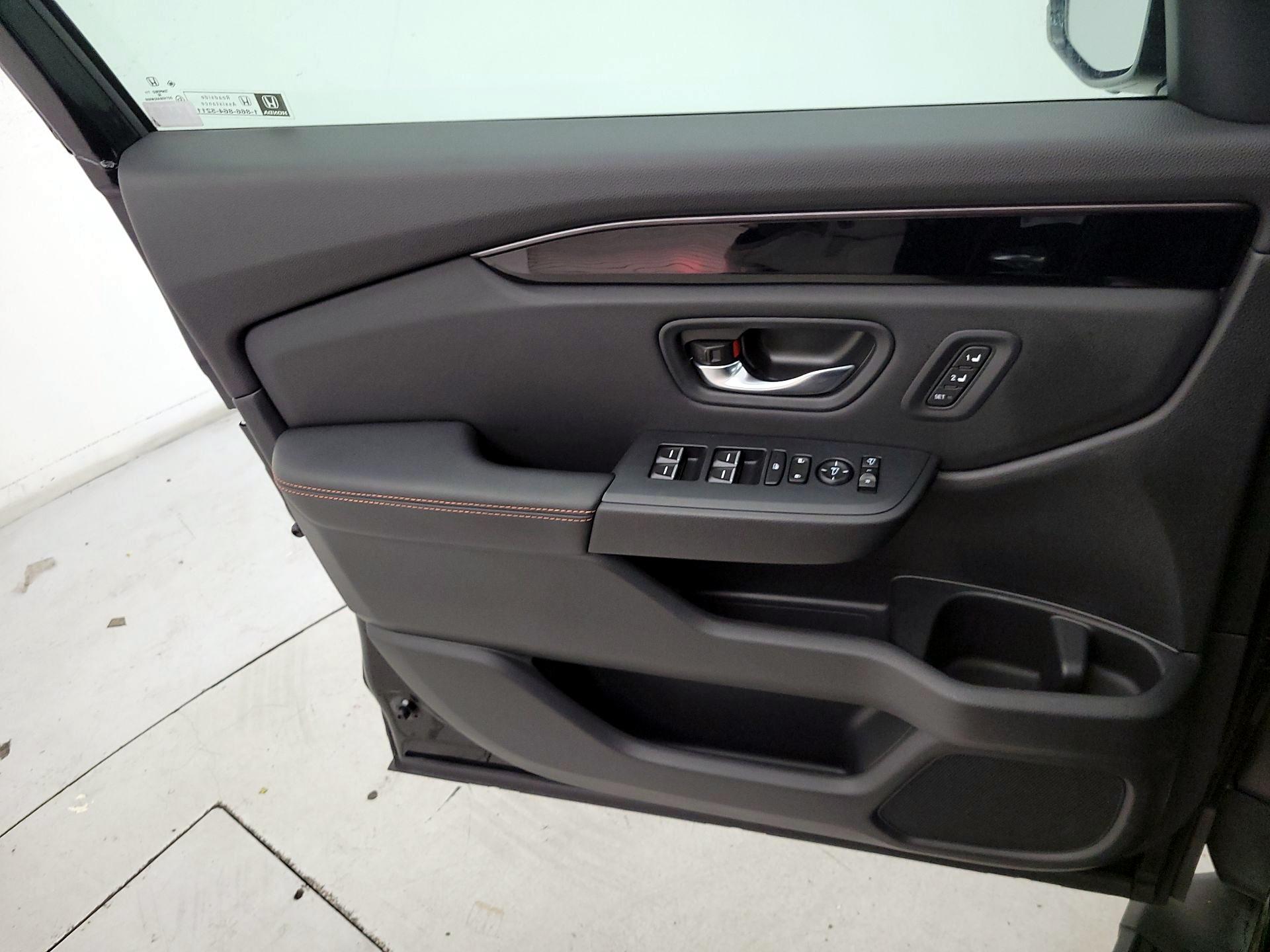 Thumbnail: 2025 Honda Pilot - 12