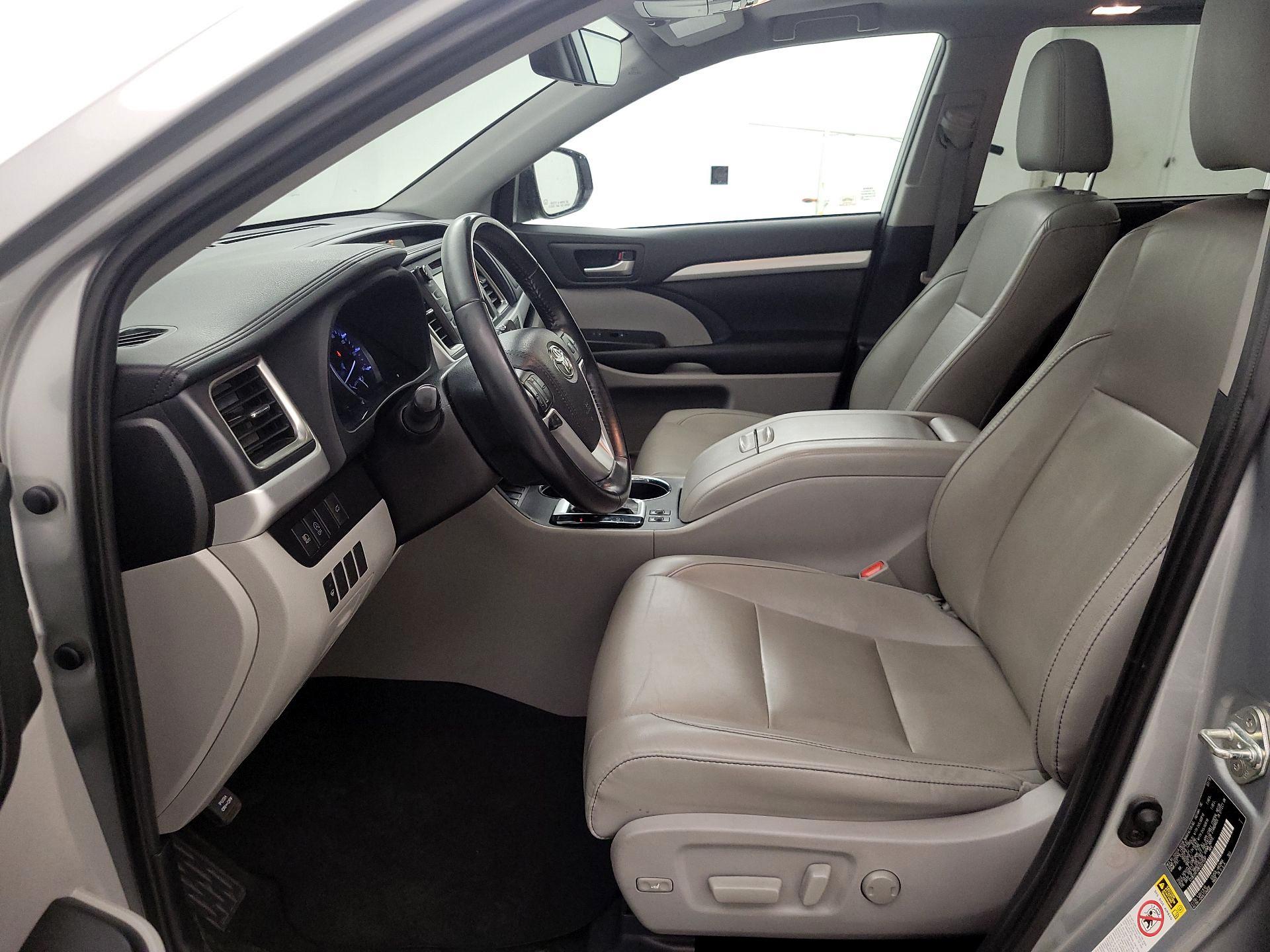 Thumbnail: 2019 Toyota Highlander - 11