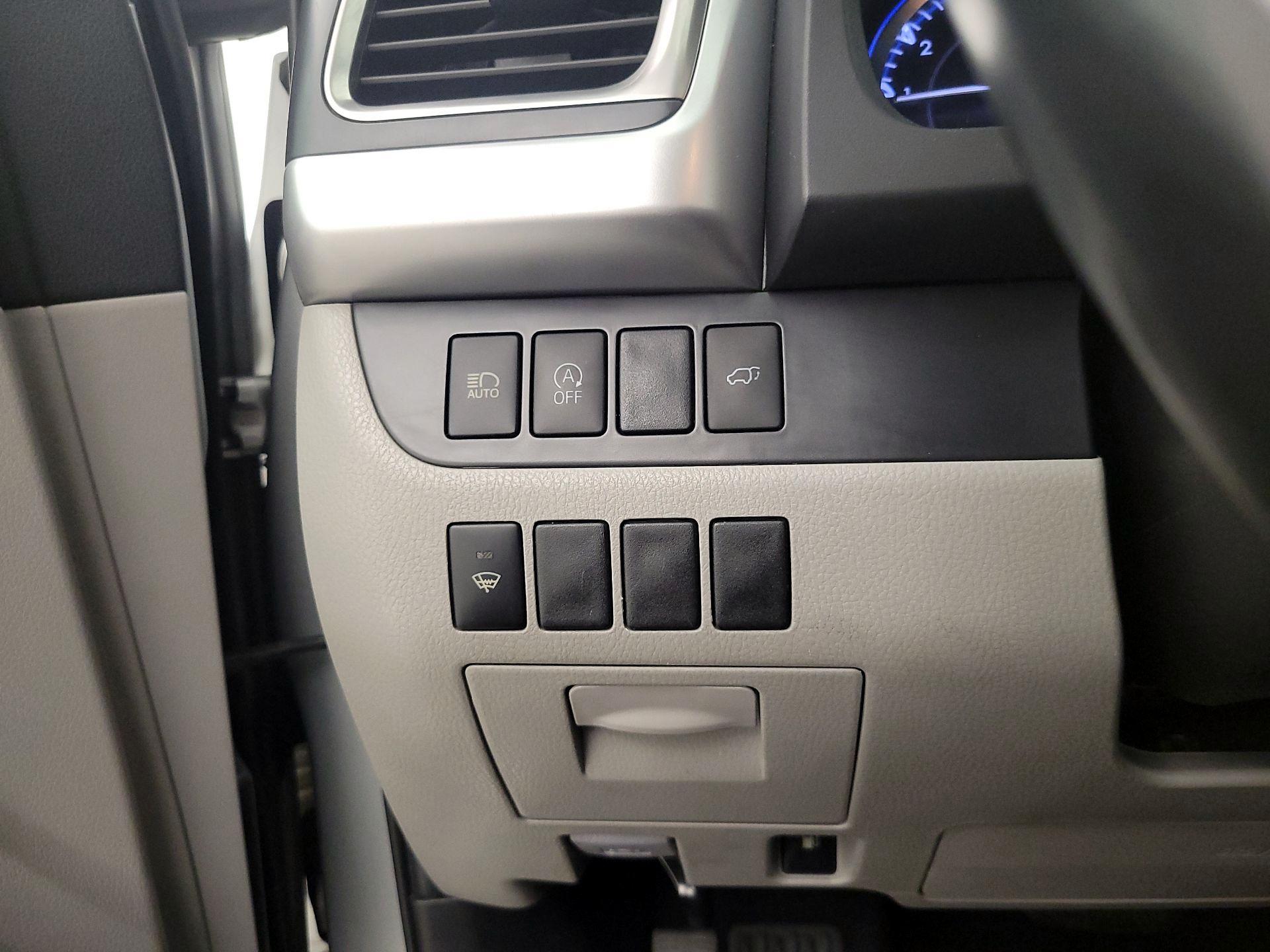Thumbnail: 2019 Toyota Highlander - 13