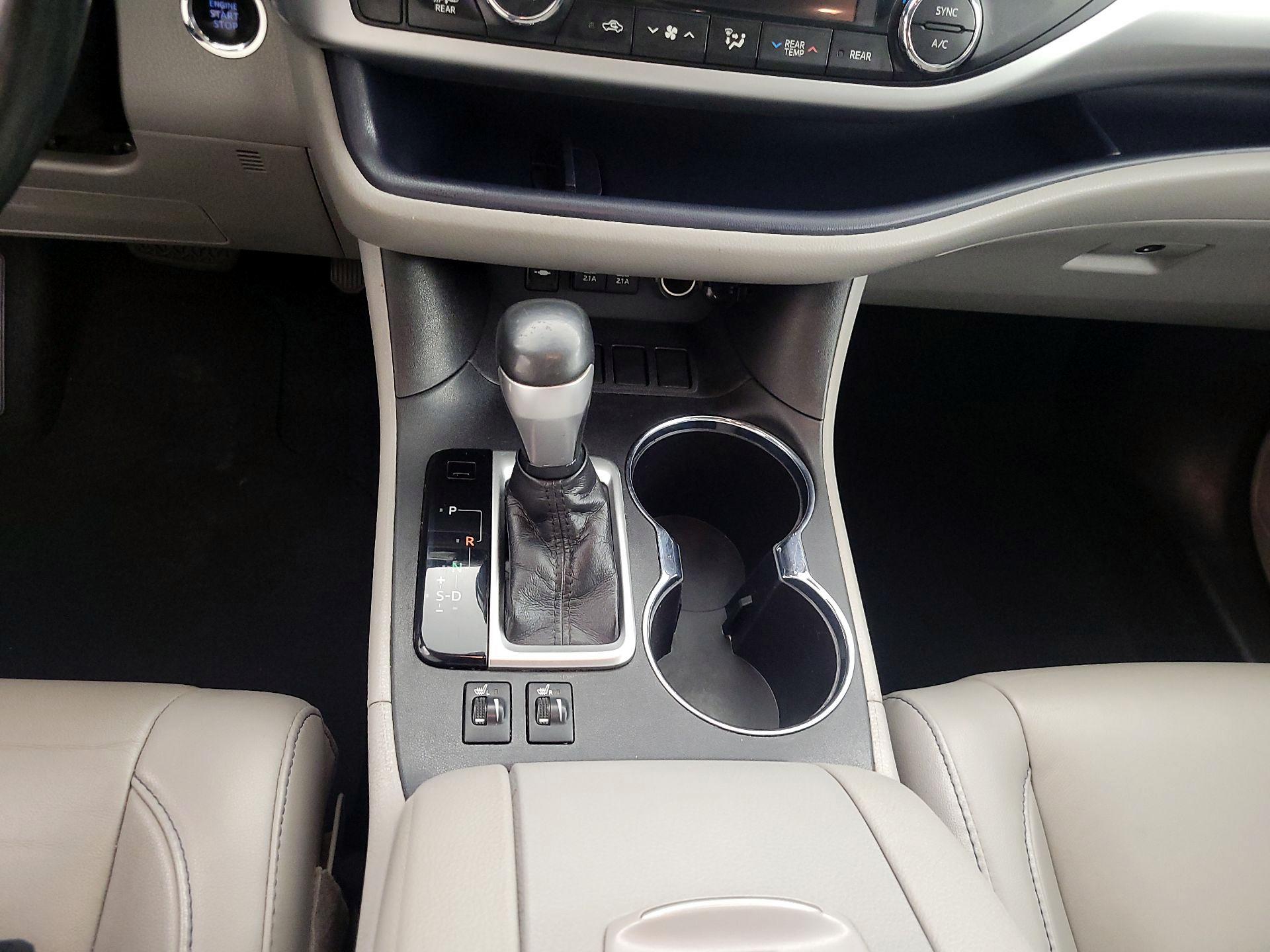 Thumbnail: 2019 Toyota Highlander - 18