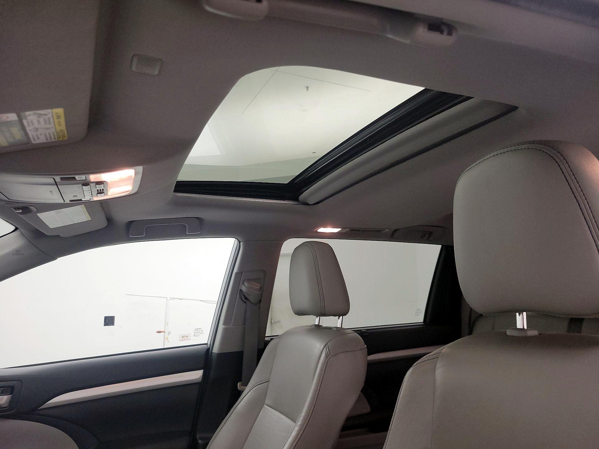 Thumbnail: 2019 Toyota Highlander - 20