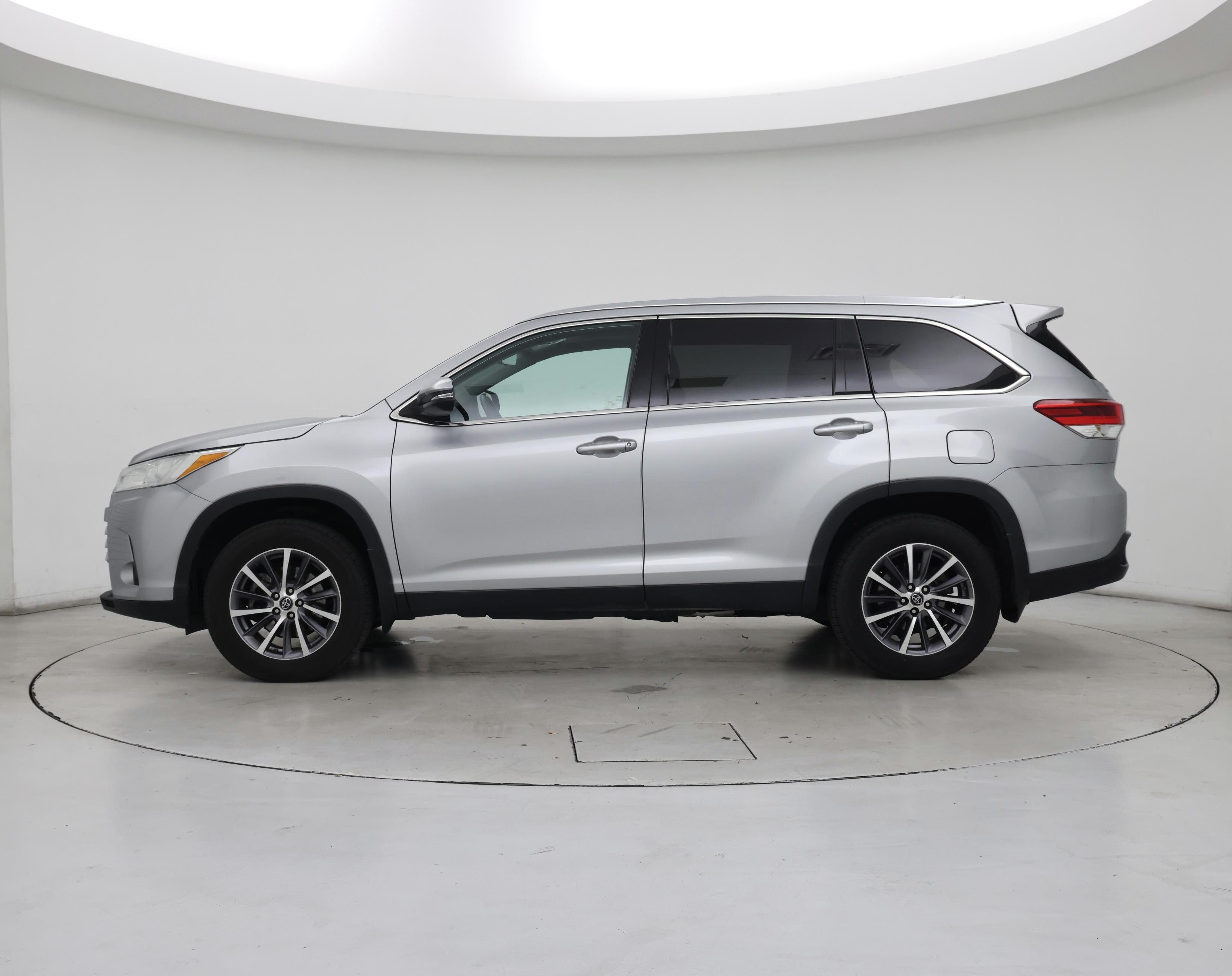 Thumbnail: 2019 Toyota Highlander - 3
