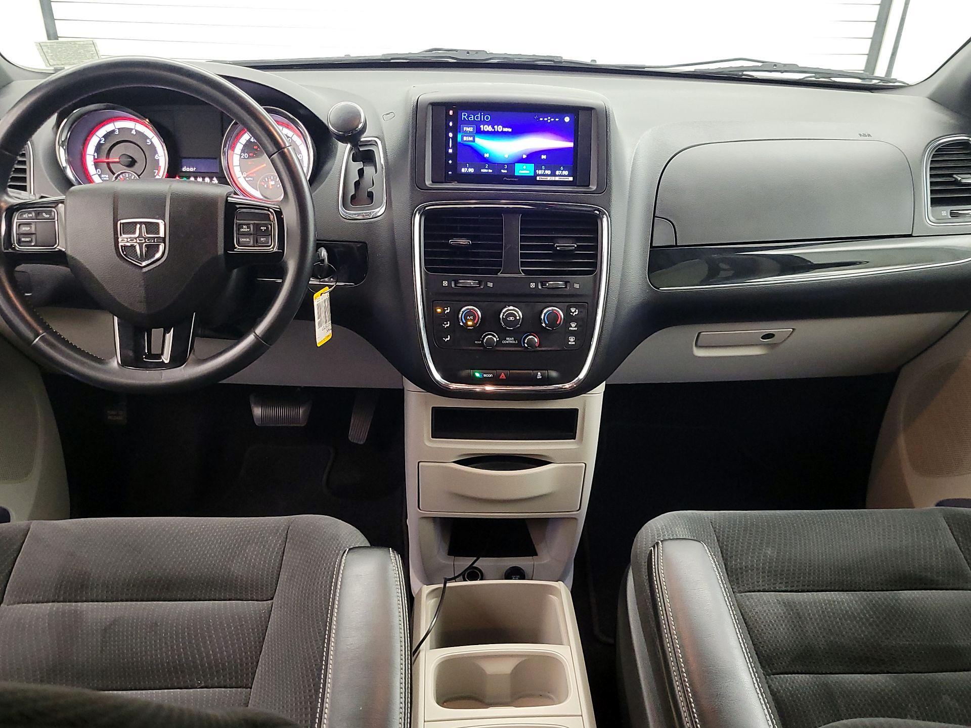 Thumbnail: 2016 Dodge Grand Caravan - 9