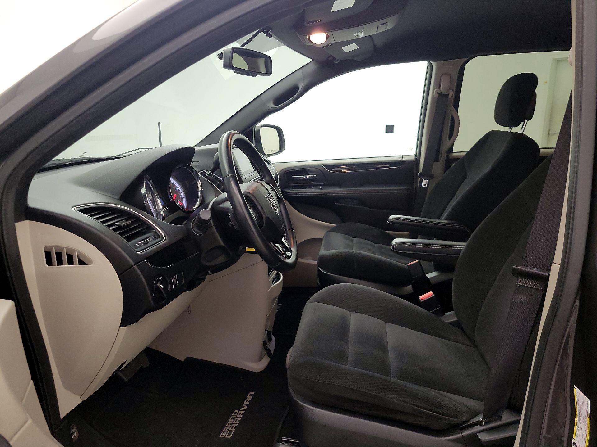 Thumbnail: 2016 Dodge Grand Caravan - 11