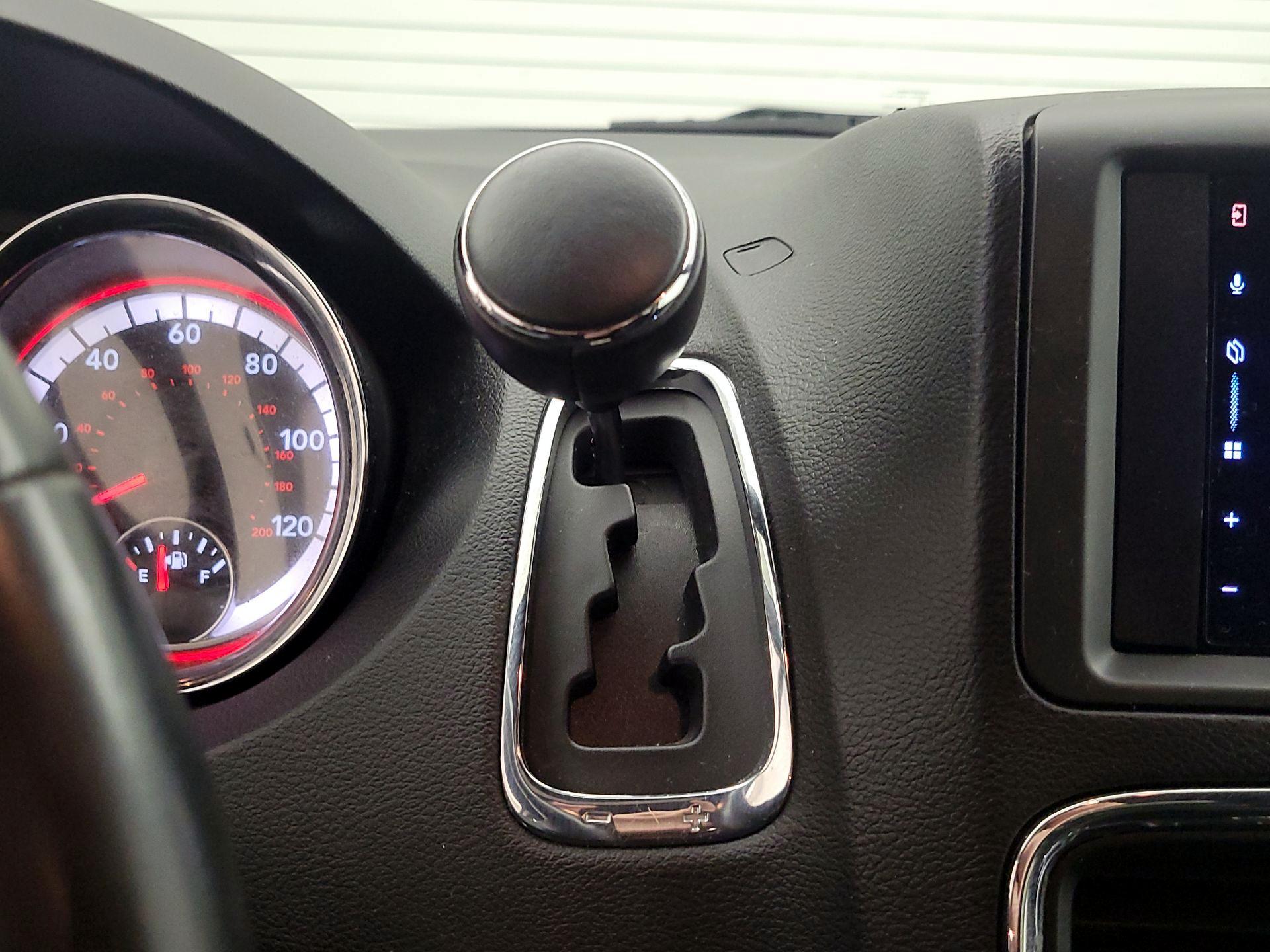 Thumbnail: 2016 Dodge Grand Caravan - 17