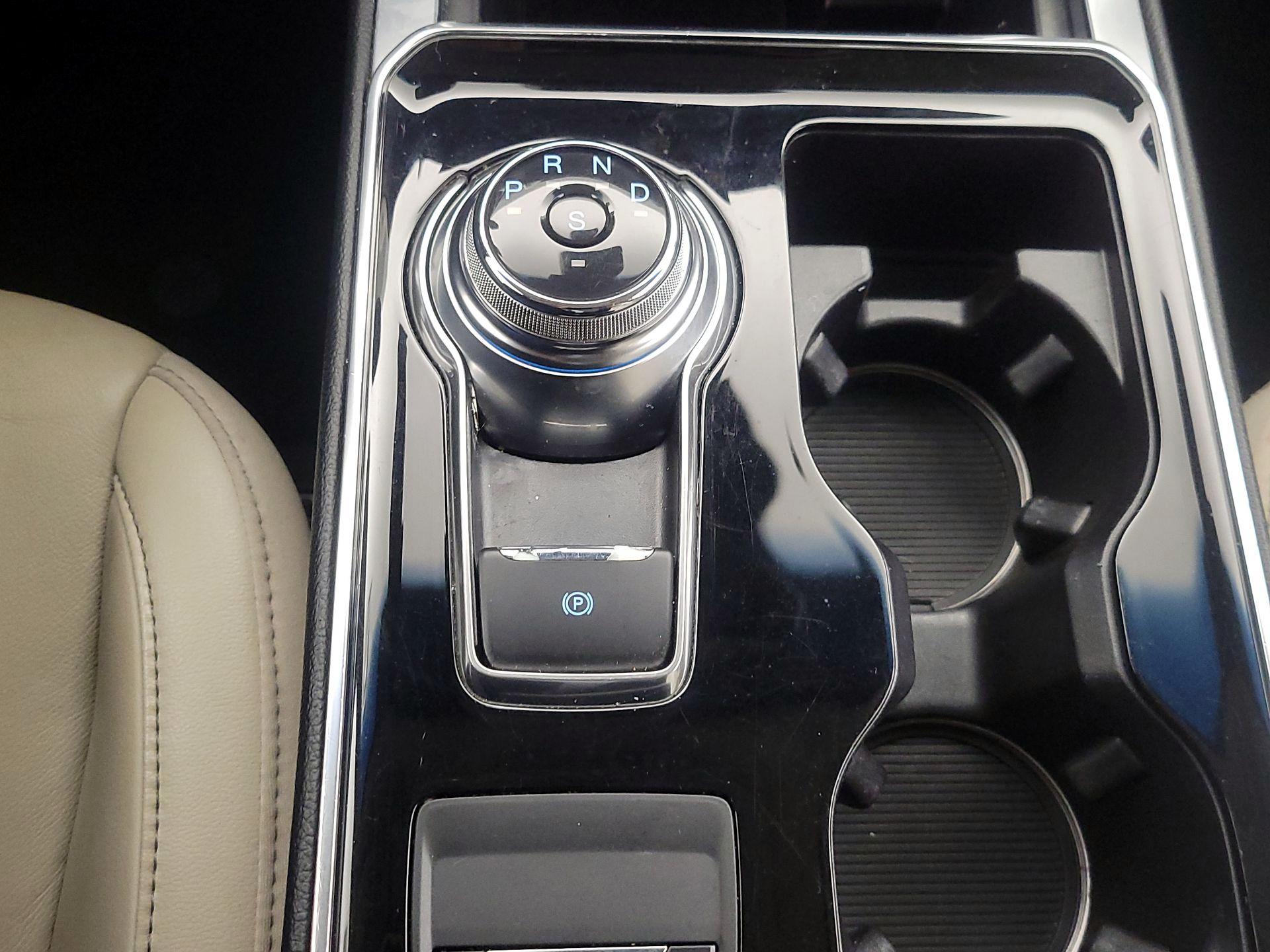 Thumbnail: 2019 Ford Edge - 18