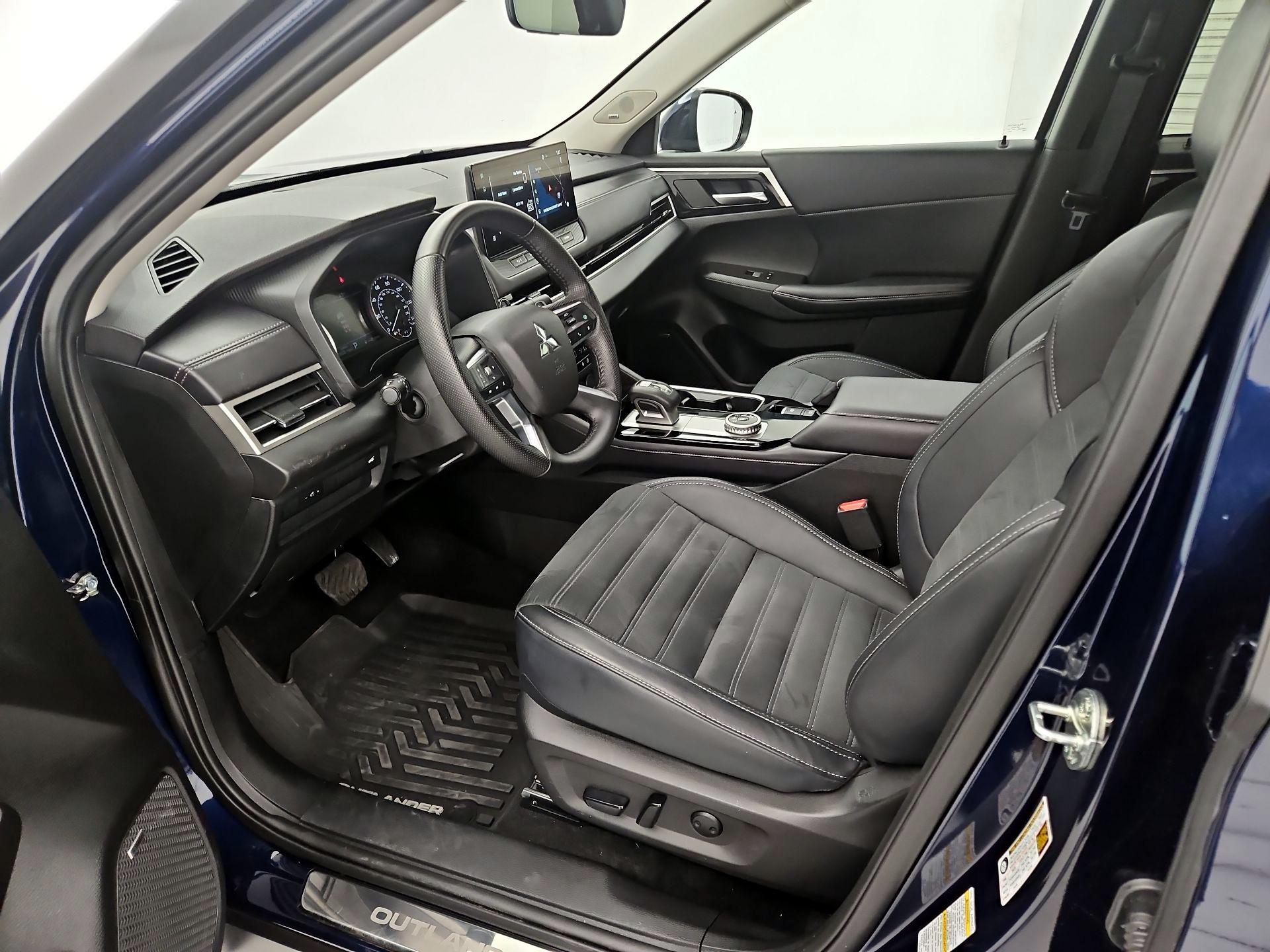 Thumbnail: 2025 Mitsubishi Outlander - 11