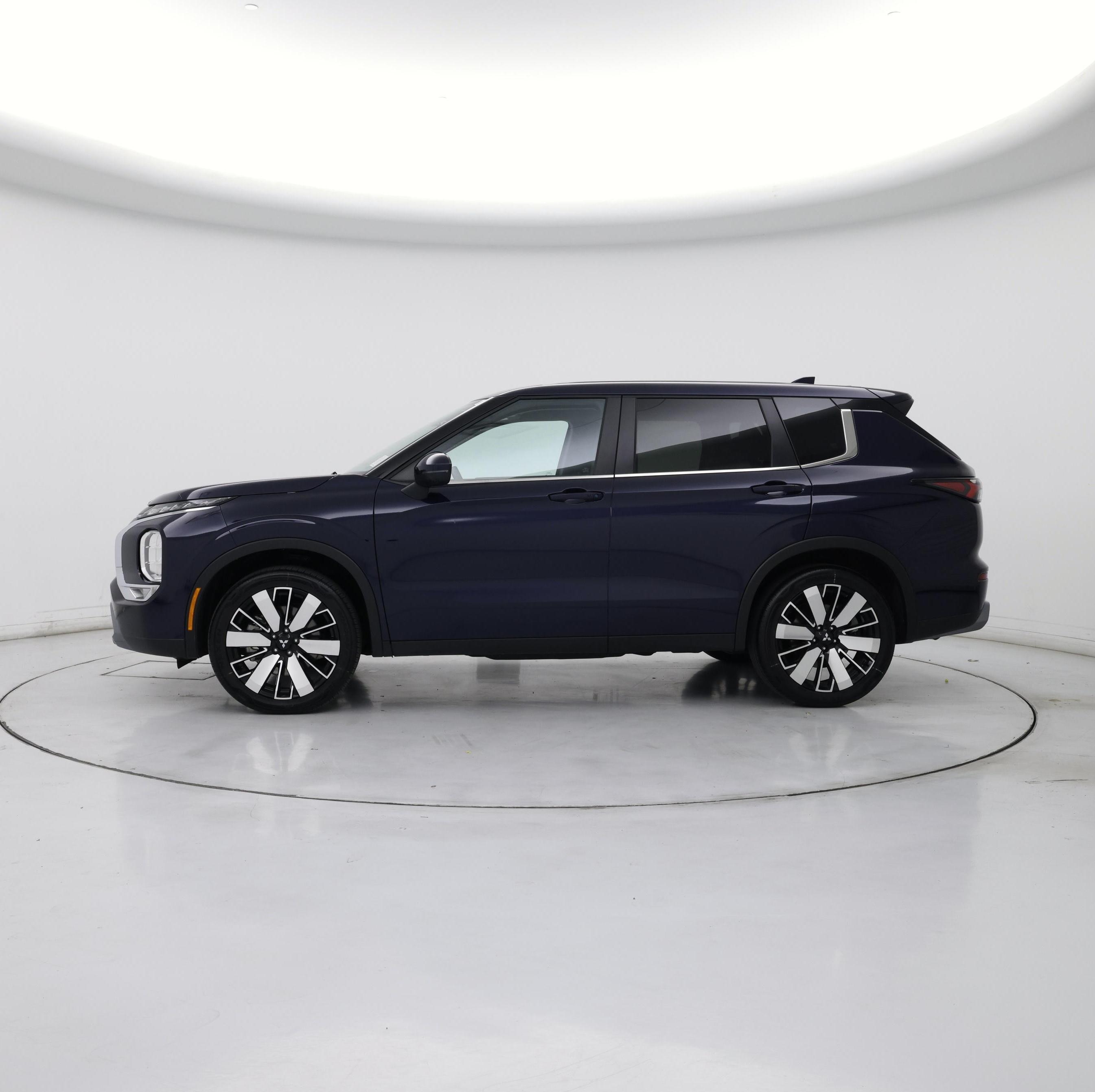 Thumbnail: 2025 Mitsubishi Outlander - 3