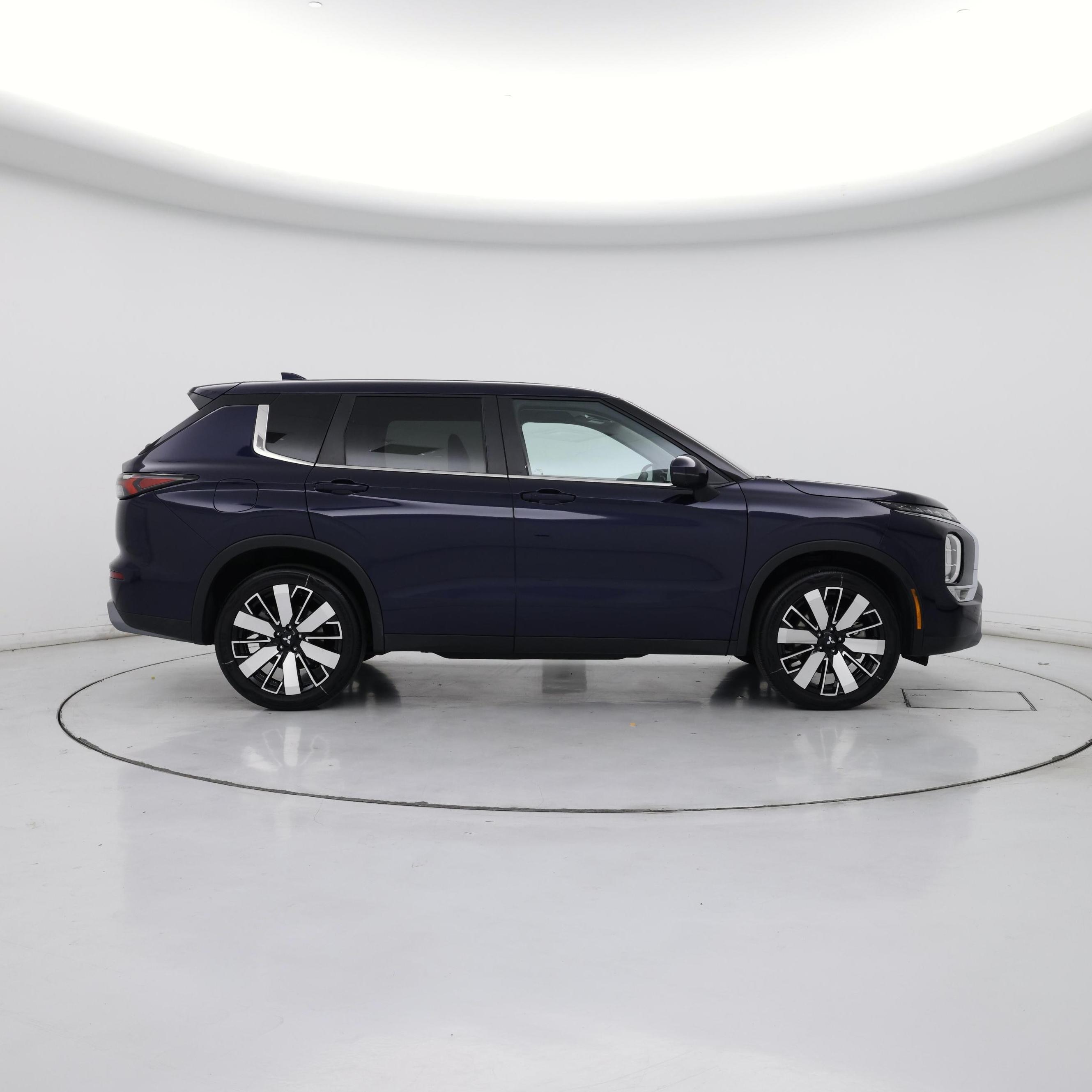 Thumbnail: 2025 Mitsubishi Outlander - 7