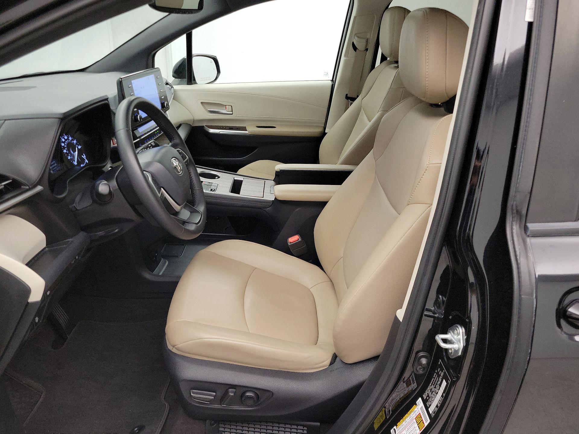 Thumbnail: 2021 Toyota Sienna - 11