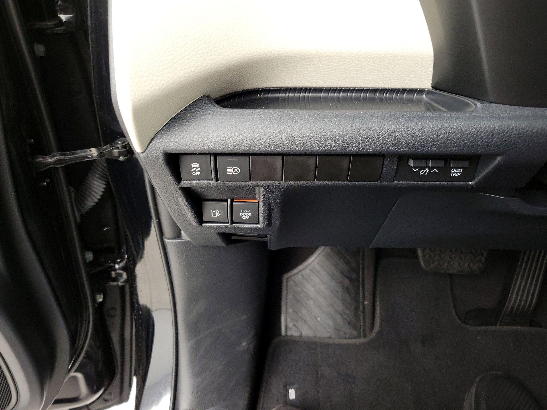 Thumbnail: 2021 Toyota Sienna - 13
