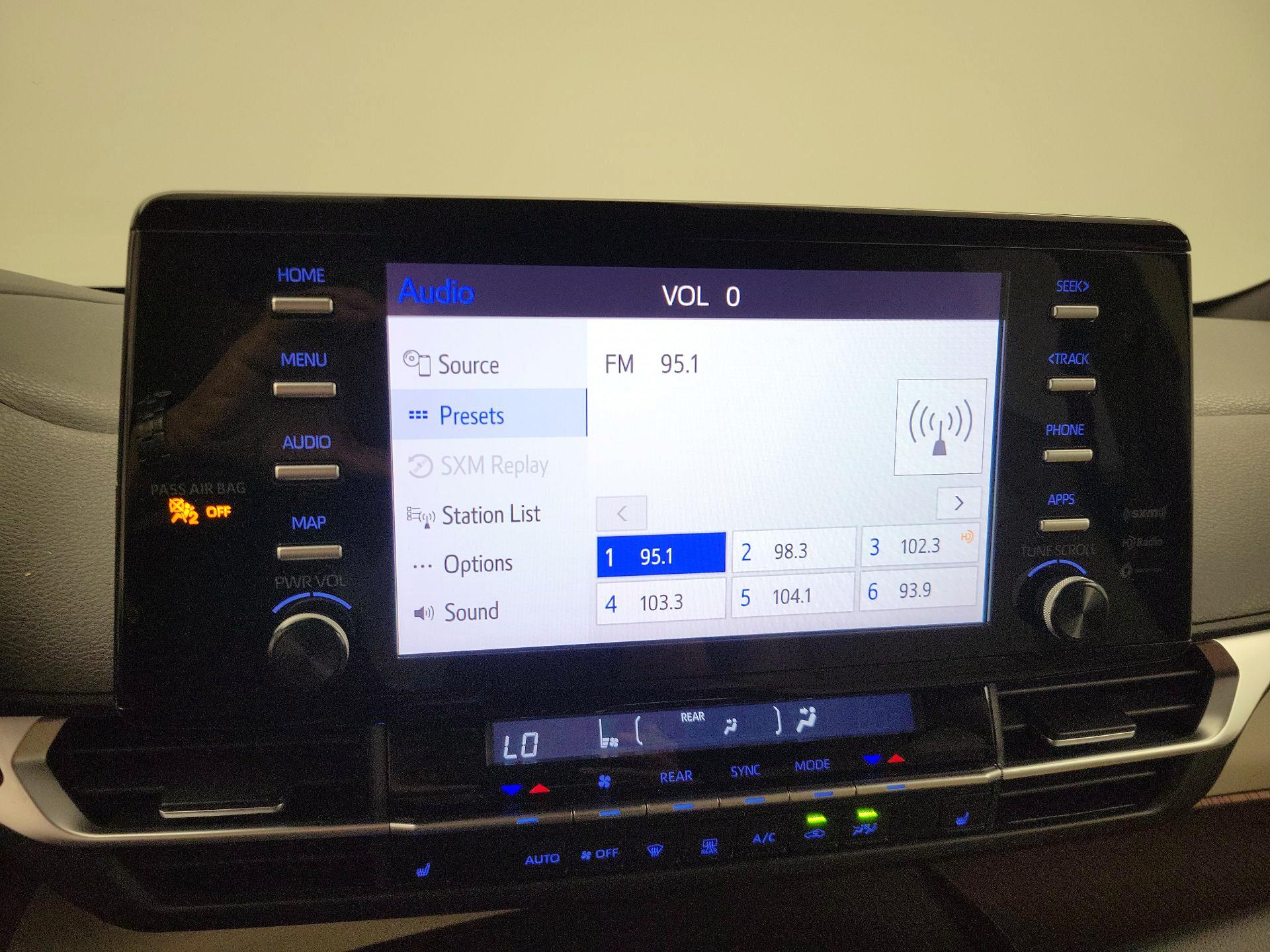 Thumbnail: 2021 Toyota Sienna - 15
