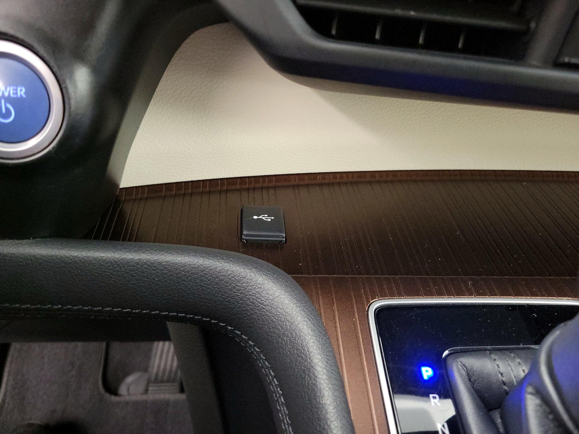 Thumbnail: 2021 Toyota Sienna - 18