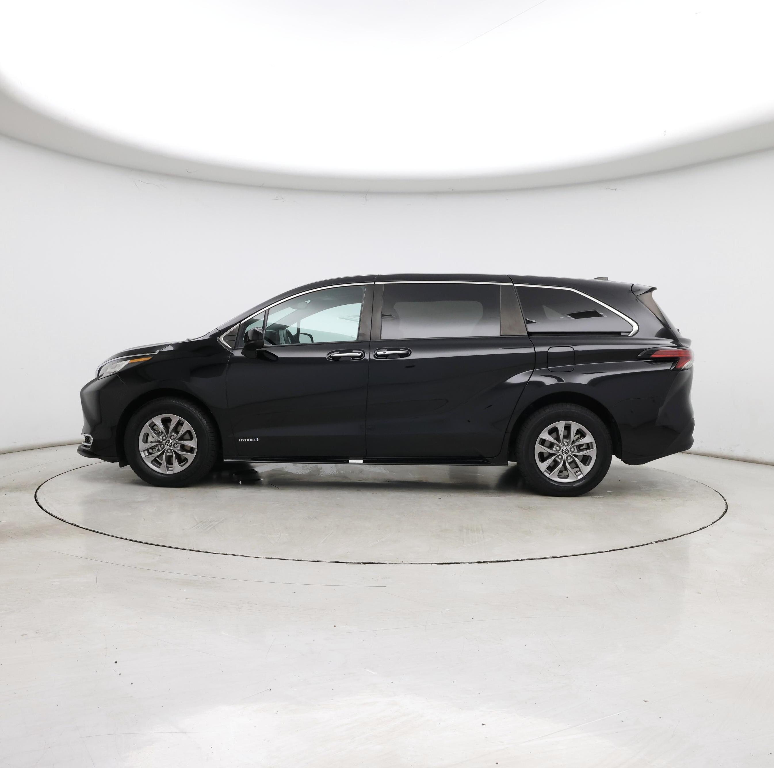 Thumbnail: 2021 Toyota Sienna - 3