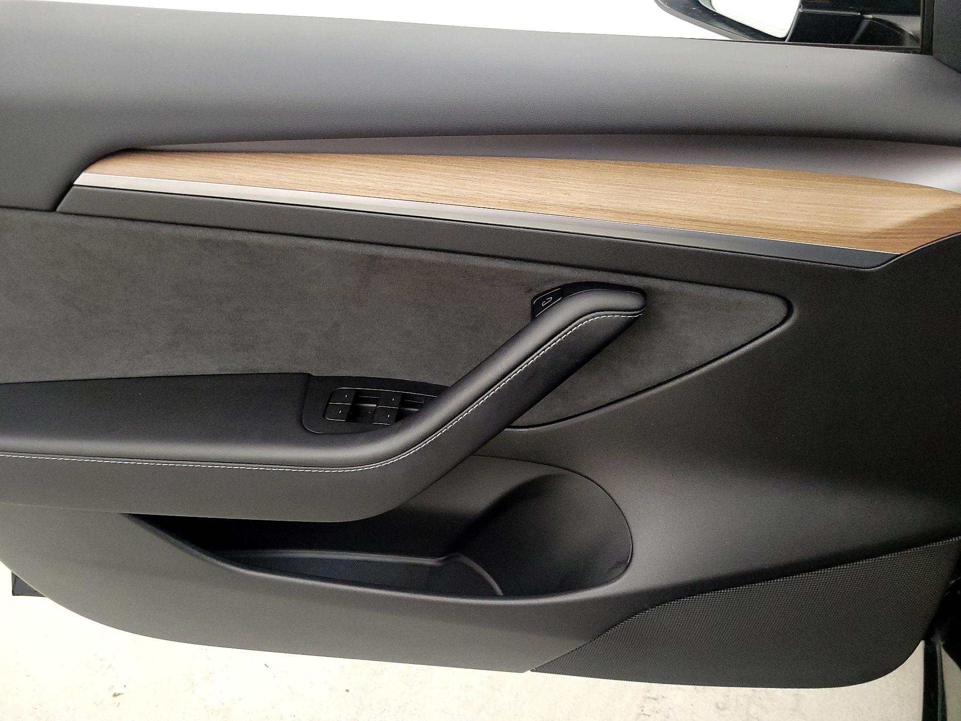 Thumbnail: 2021 Tesla Model 3 - 12