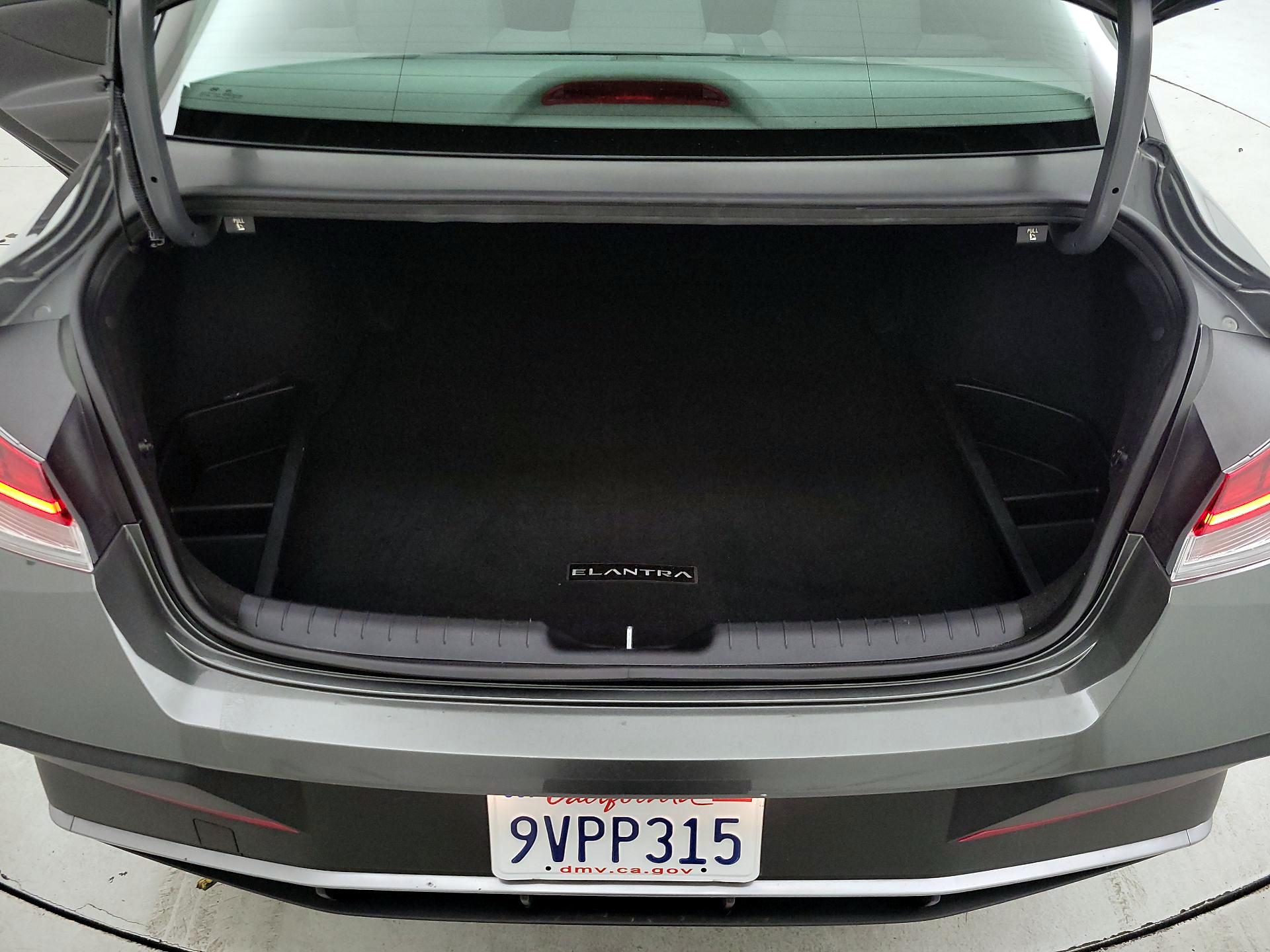 Thumbnail: 2025 Hyundai Elantra - 19