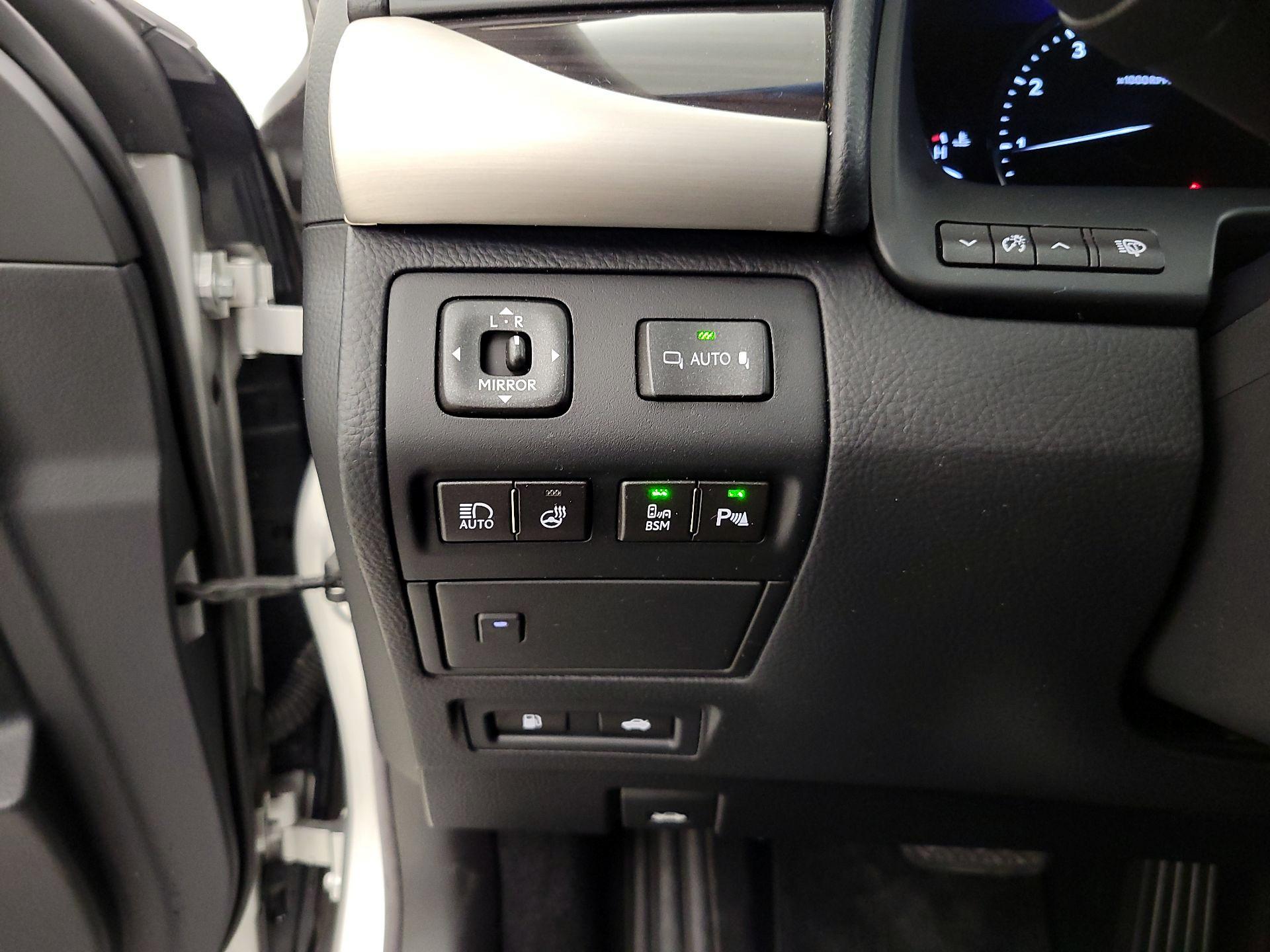 Thumbnail: 2014 Lexus LS - 13