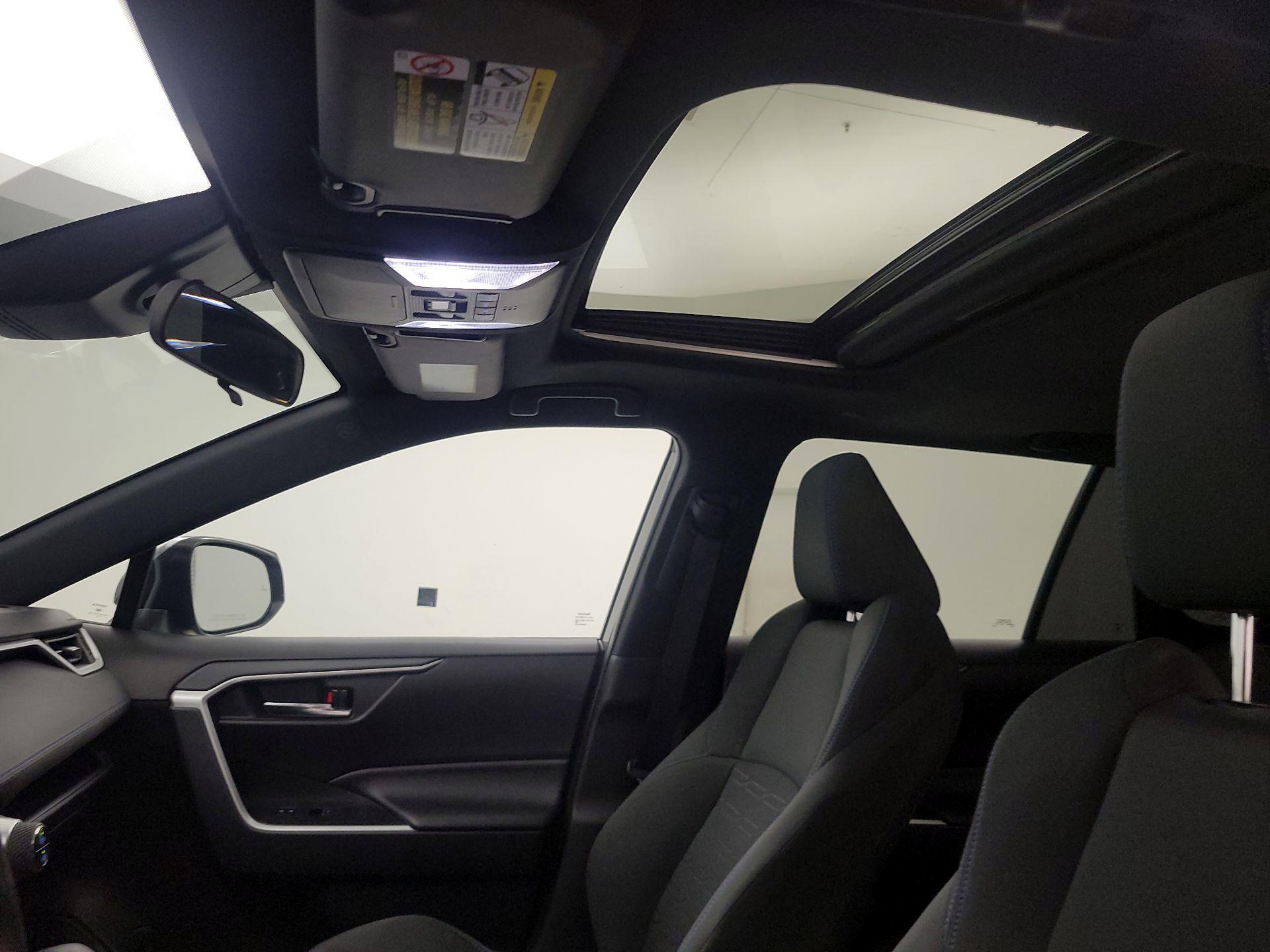 Thumbnail: 2022 Toyota RAV4 - 19