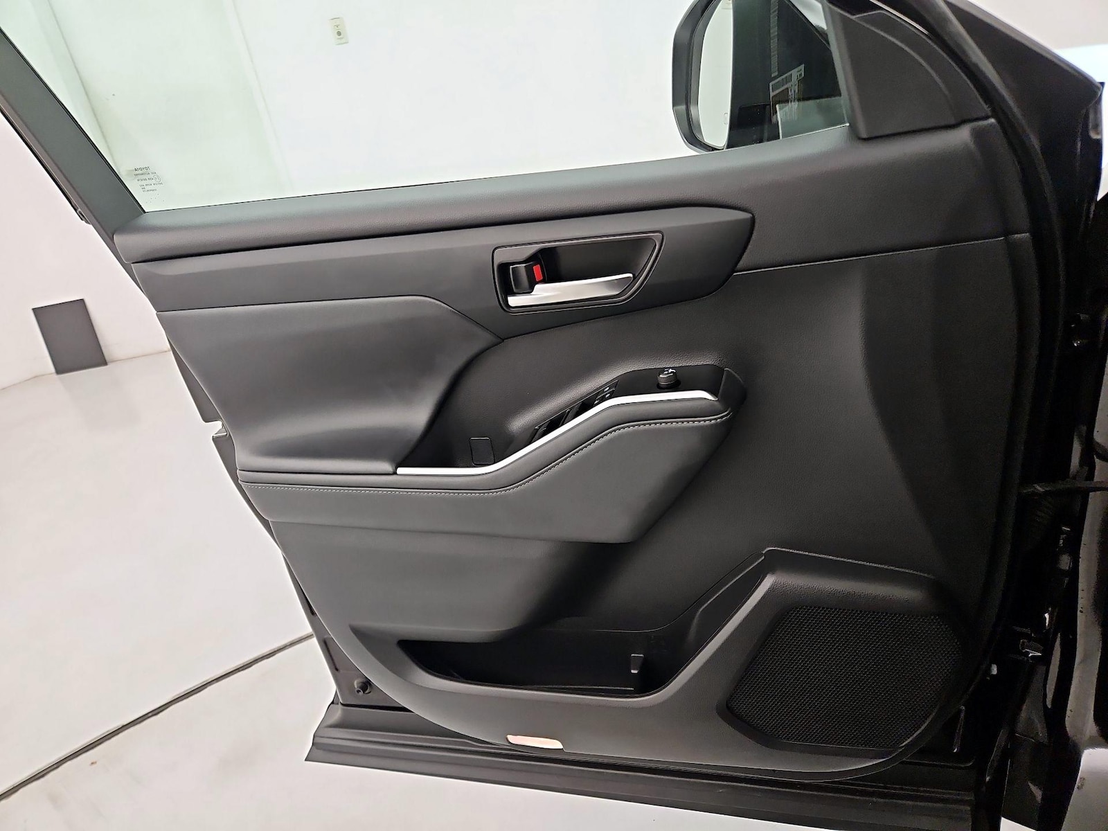 2021 Toyota Highlander XLE - Photo 13