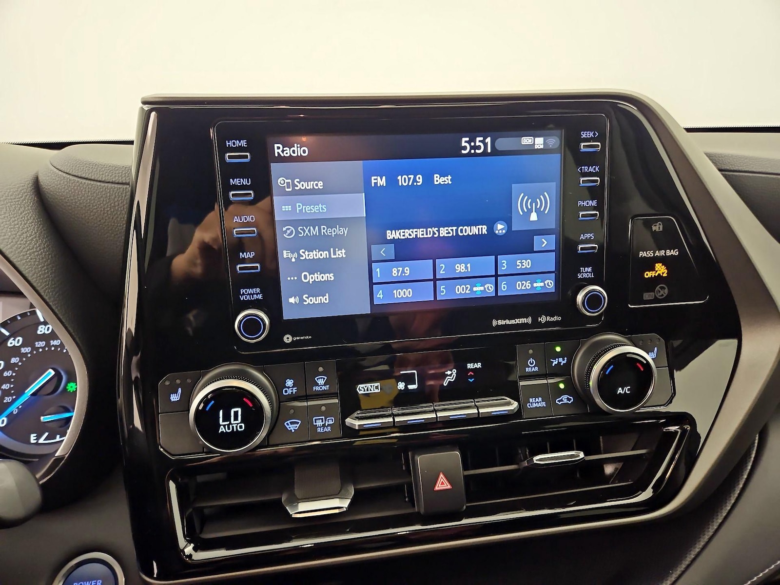 2021 Toyota Highlander XLE - Photo 16
