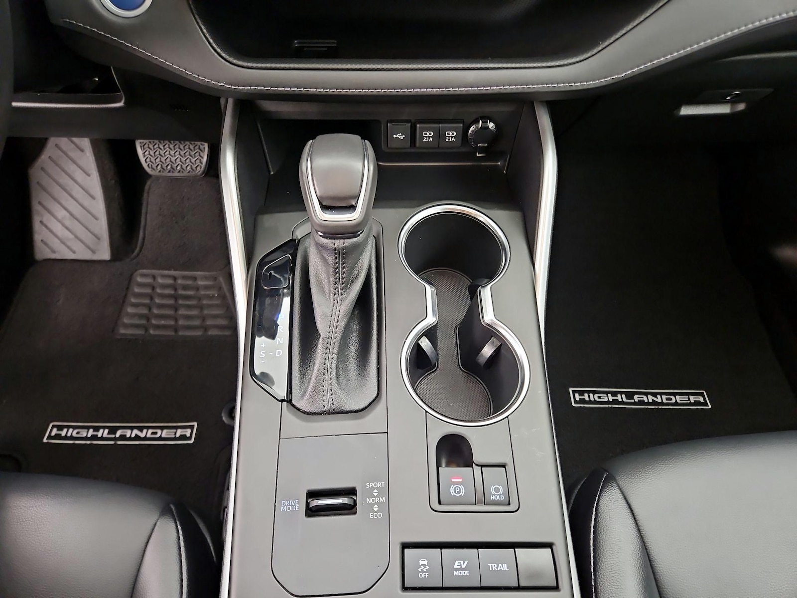 2021 Toyota Highlander XLE - Photo 18