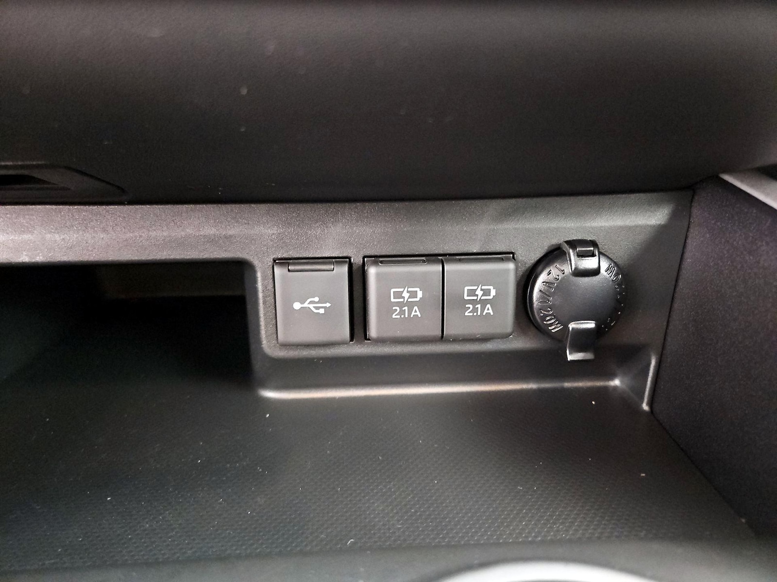 2021 Toyota Highlander XLE - Photo 19
