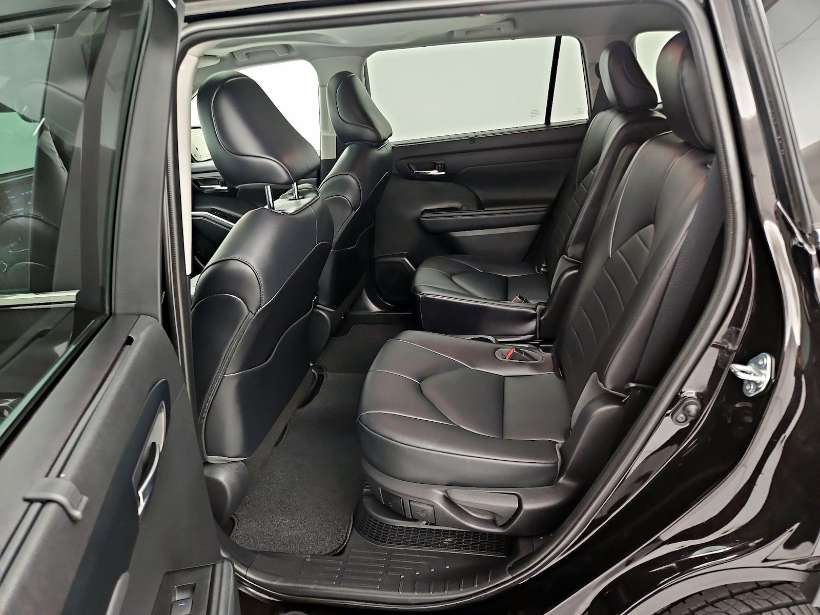 2021 Toyota Highlander XLE - Photo 21