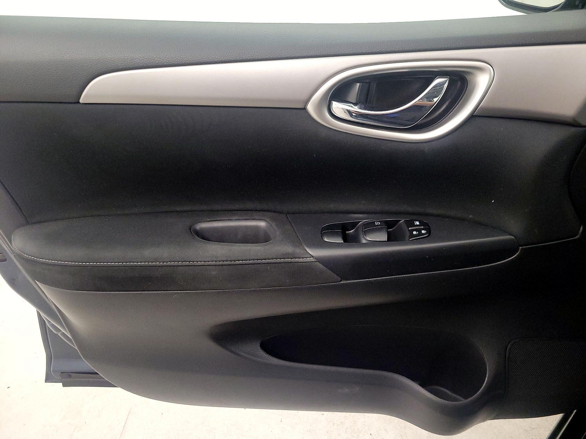 Thumbnail: 2015 Nissan Sentra - 12