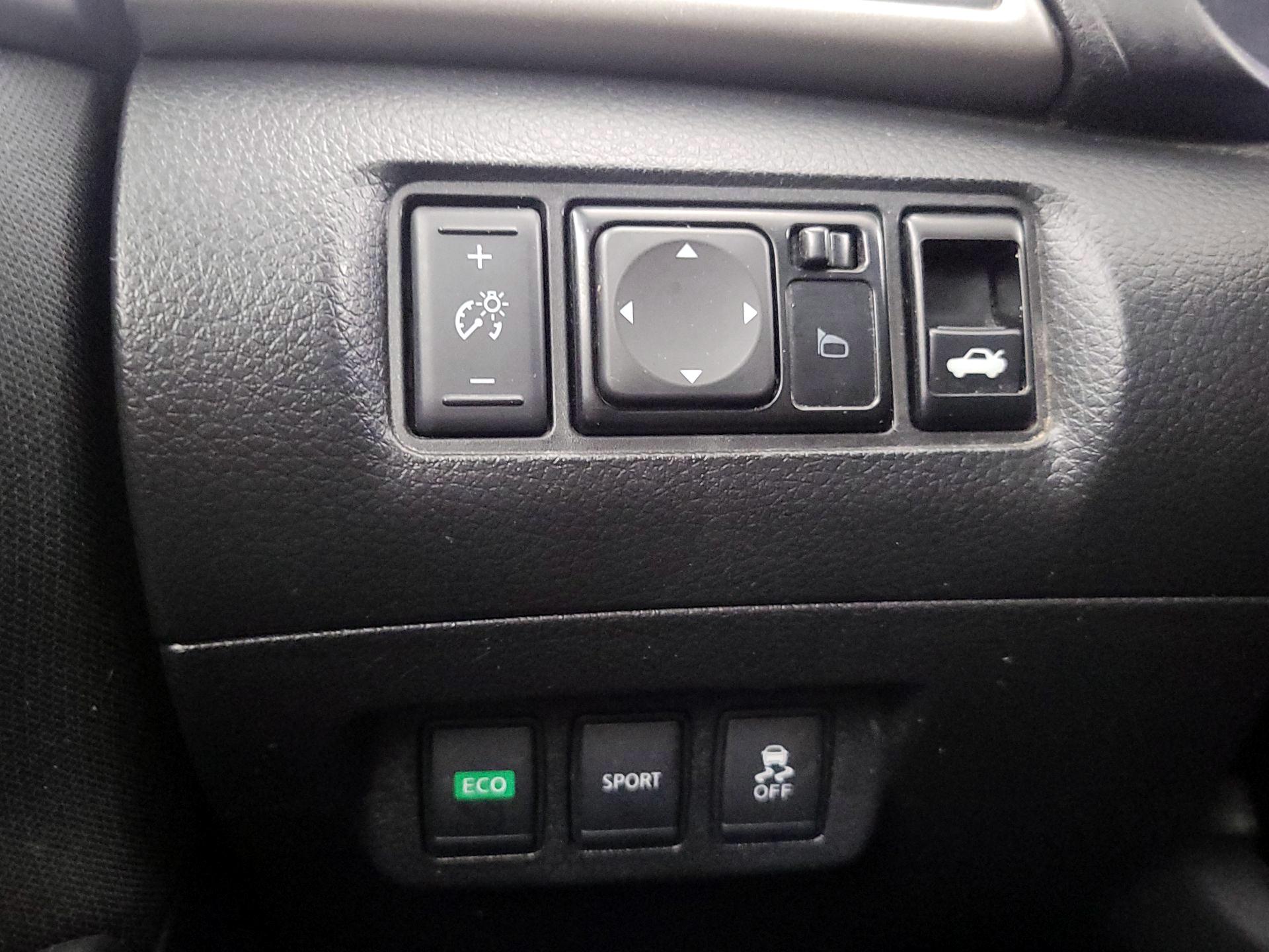 Thumbnail: 2015 Nissan Sentra - 13
