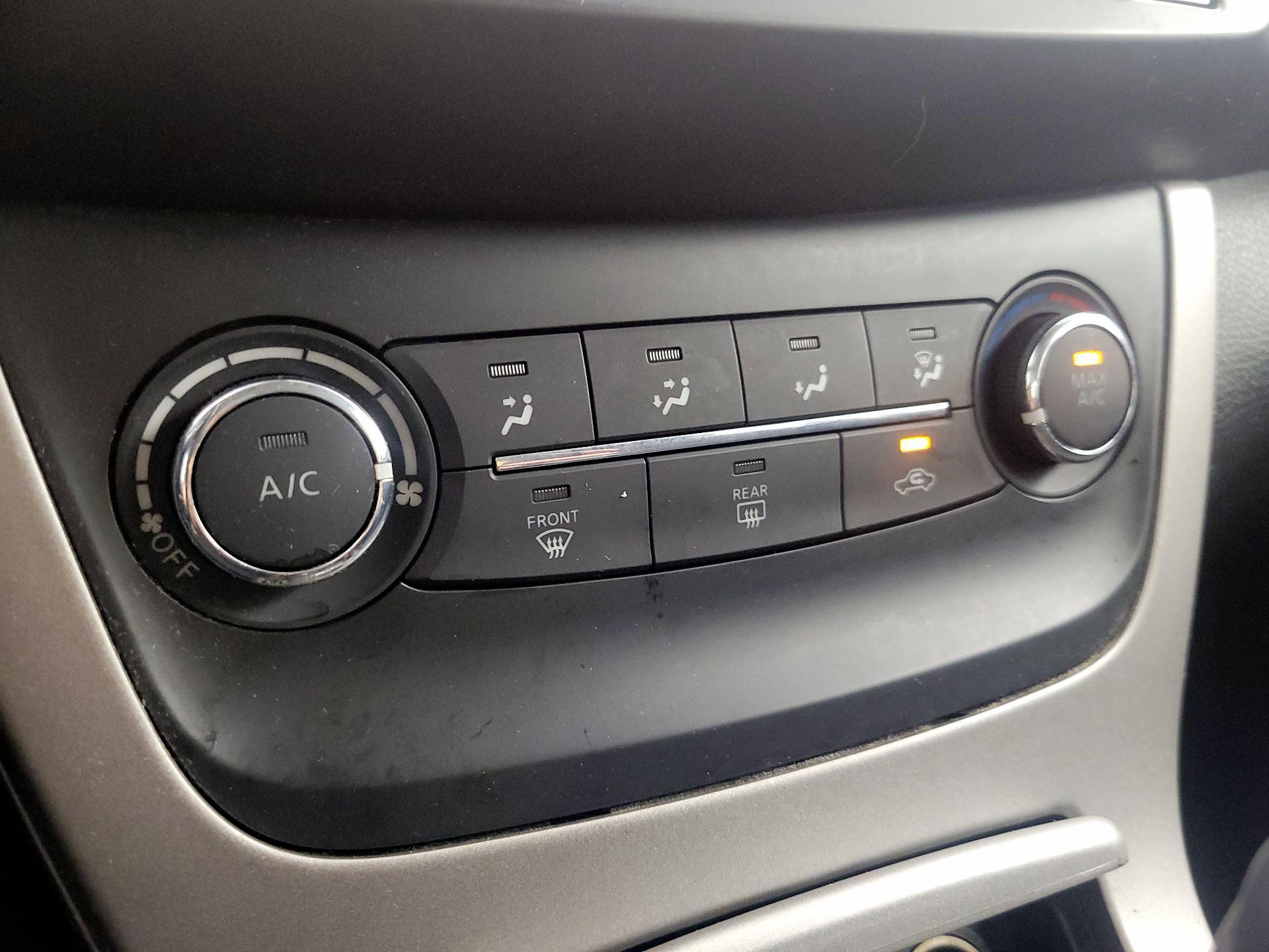 Thumbnail: 2015 Nissan Sentra - 16