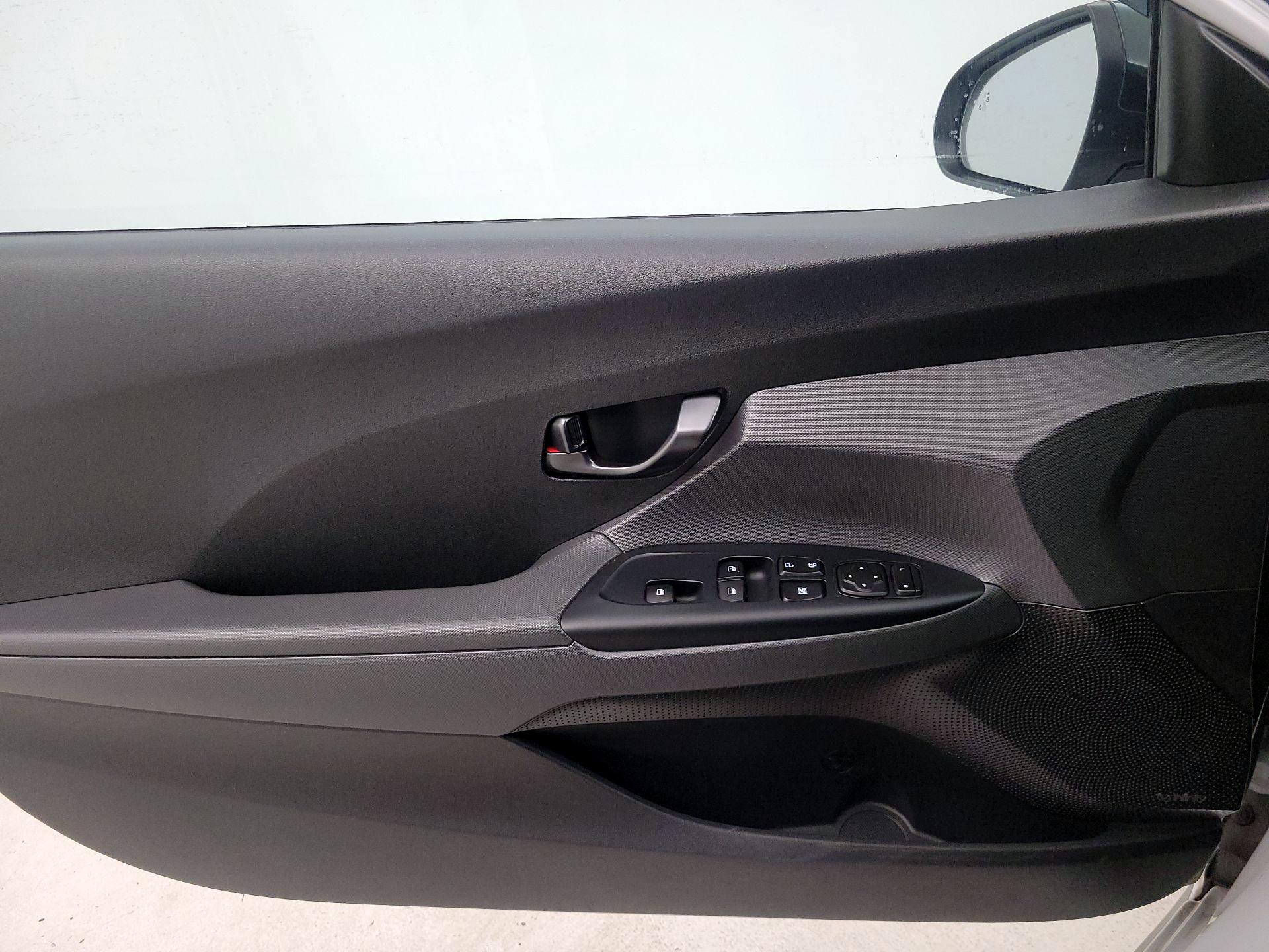 Thumbnail: 2021 Hyundai Veloster - 12